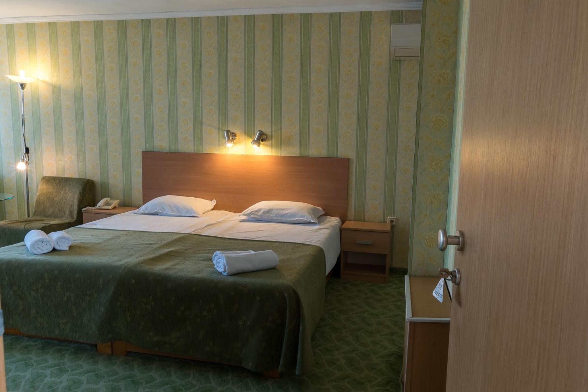 Standard Double Room - Photo 9