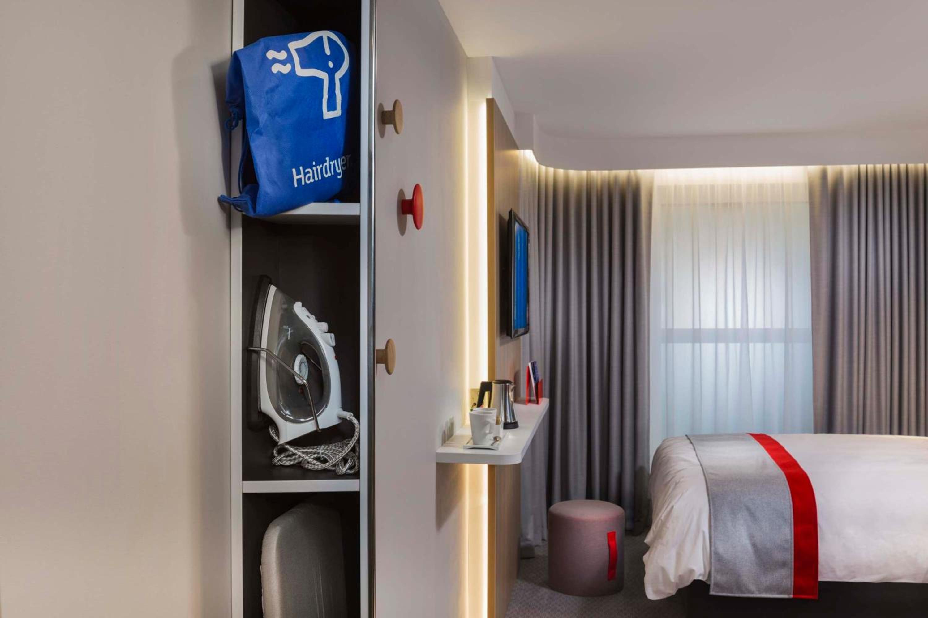 Double Room with Free Hot Breakfast - Accessible - Photo 1
