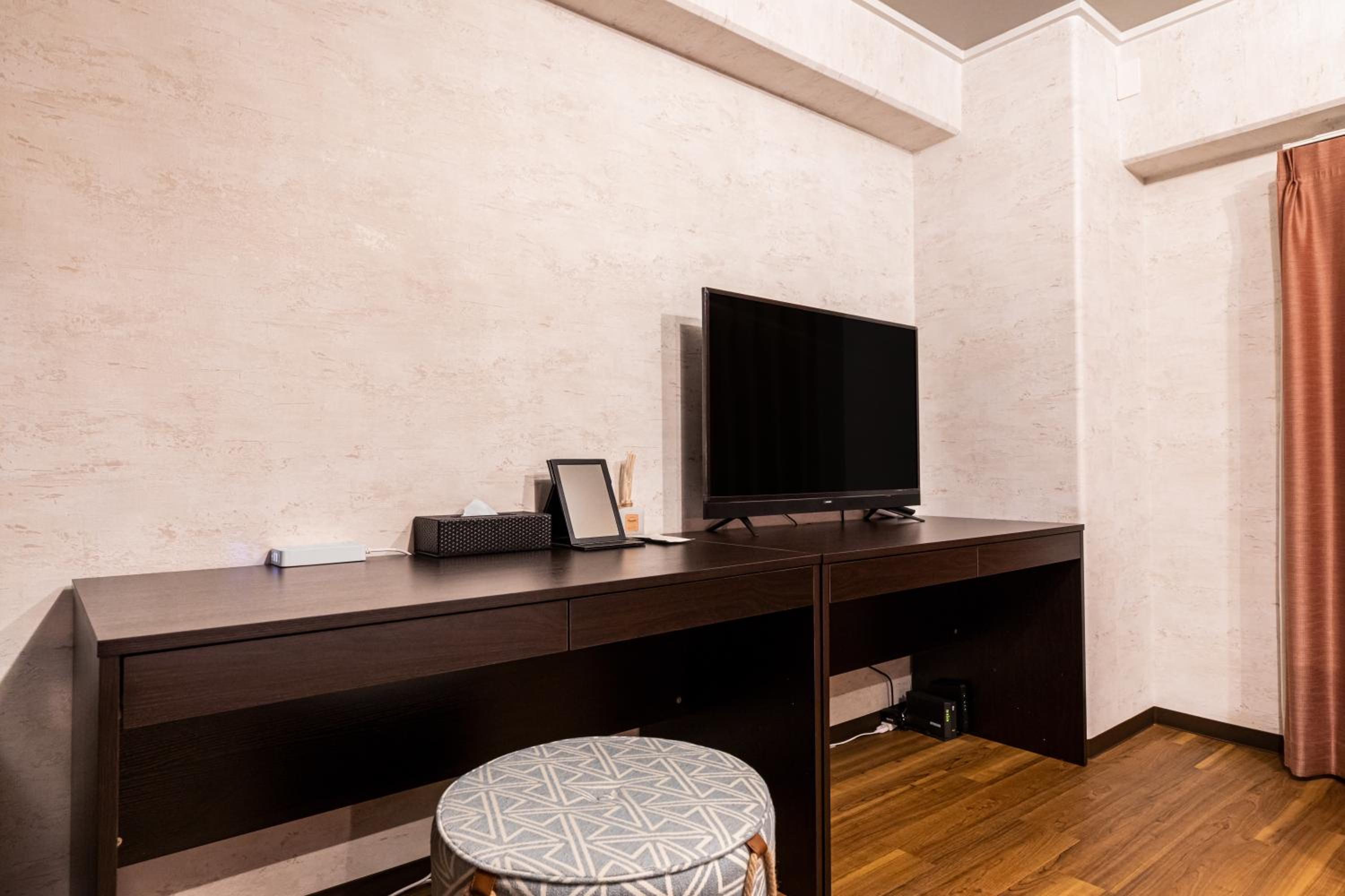 One-Bedroom Apartment - Photo 2