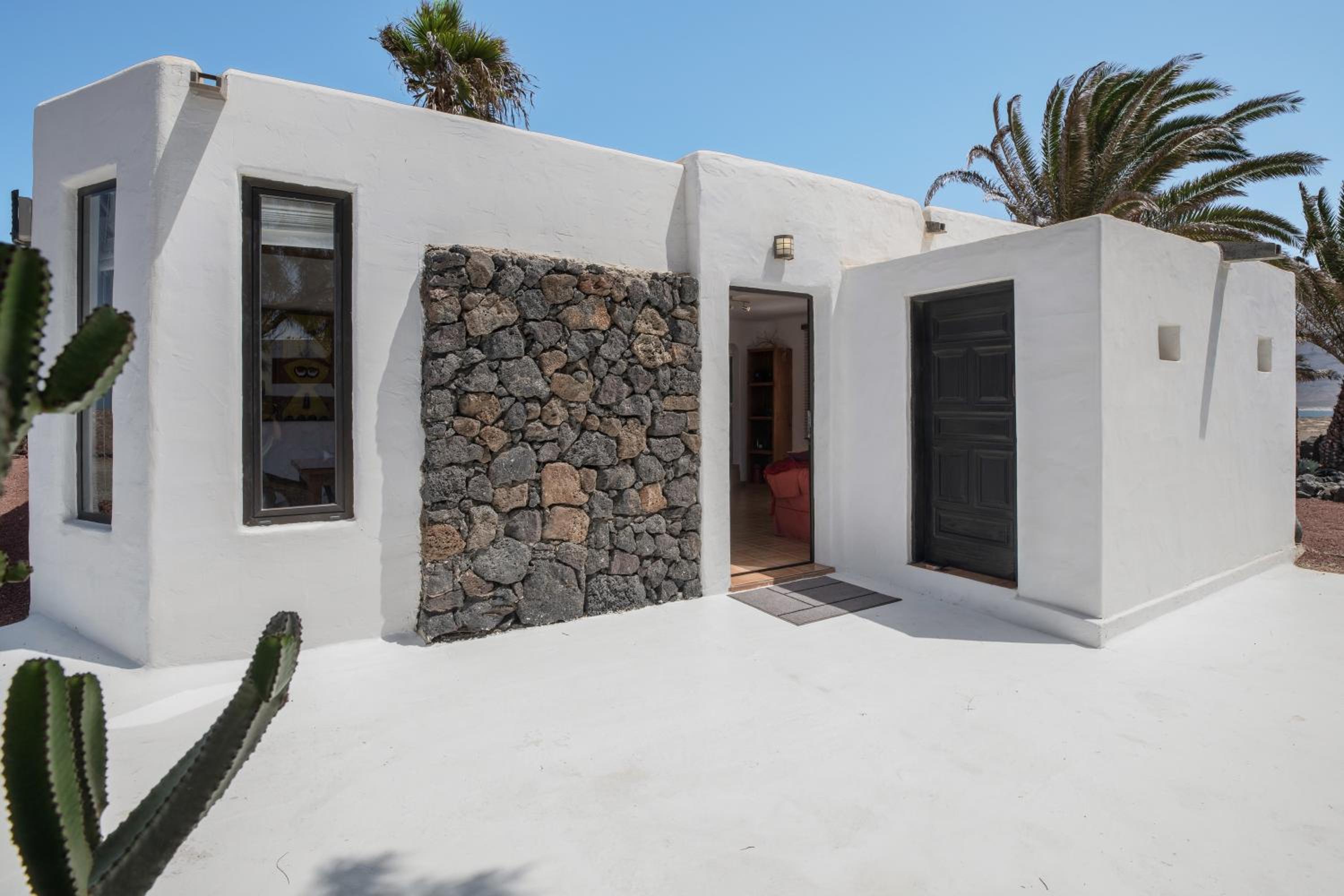 One-Bedroom House - Photo 2
