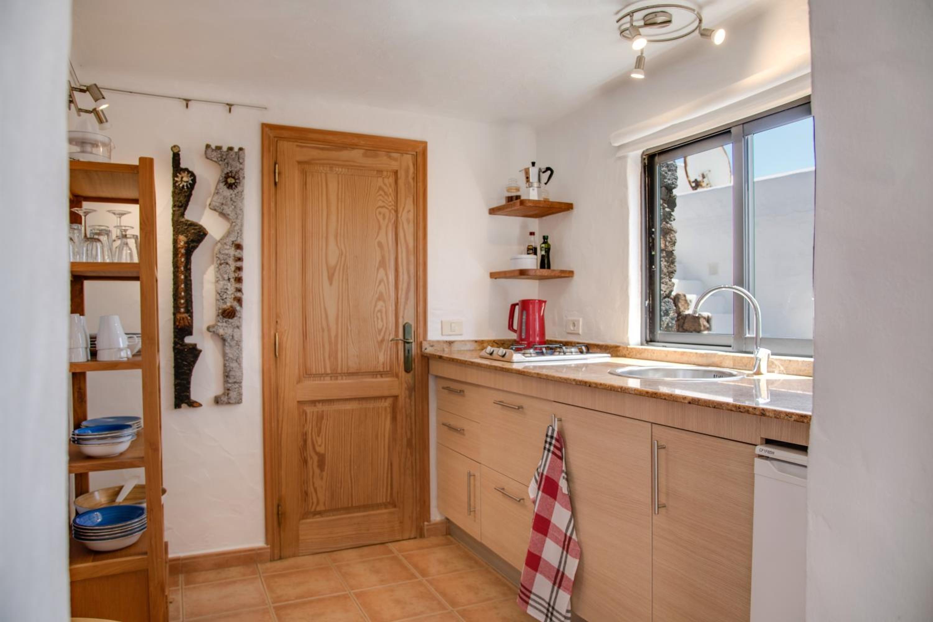 One-Bedroom House - Photo 12