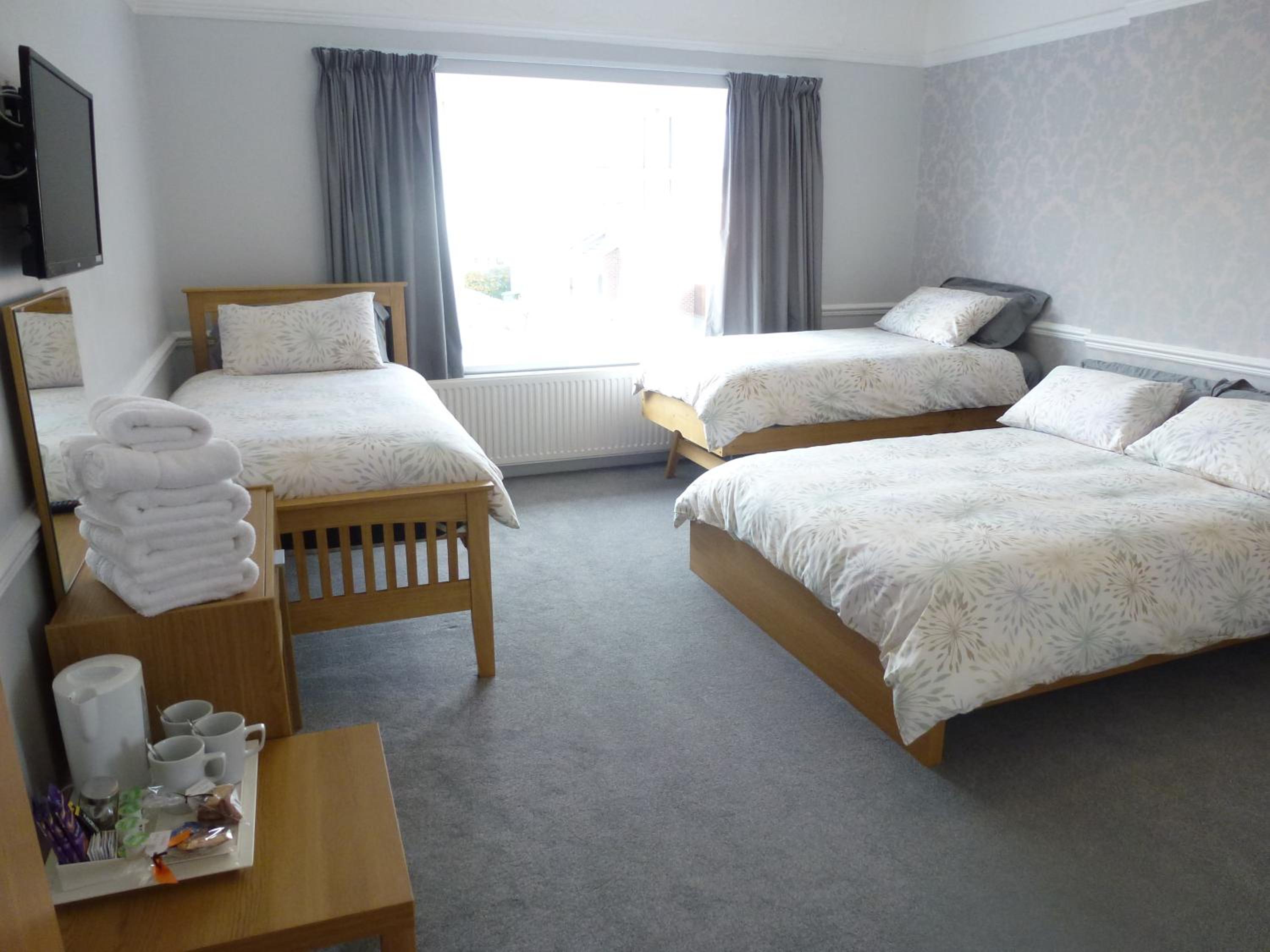Family Room (2 Adults + 2 Children)