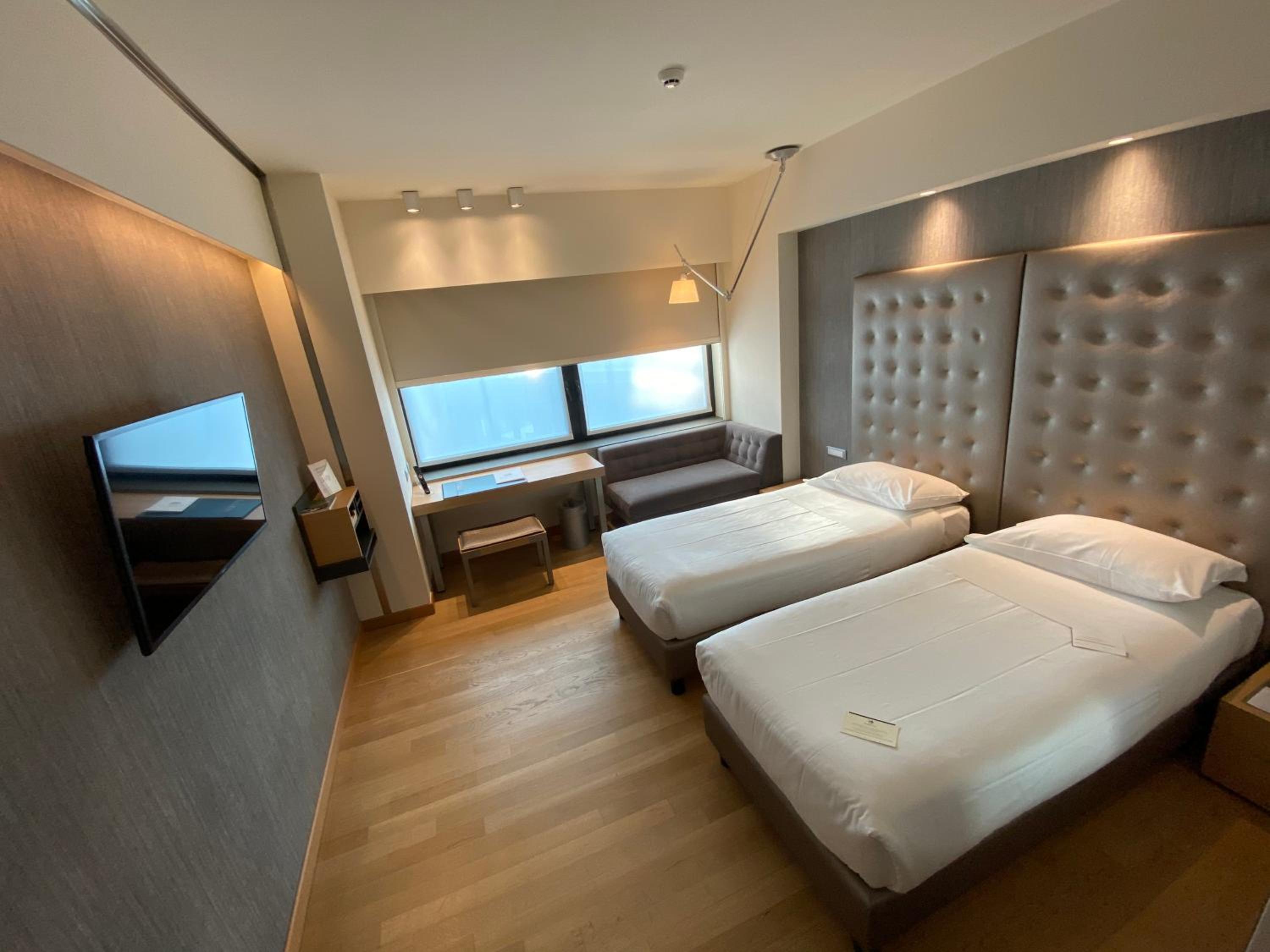 Standard Twin Room - Photo 4