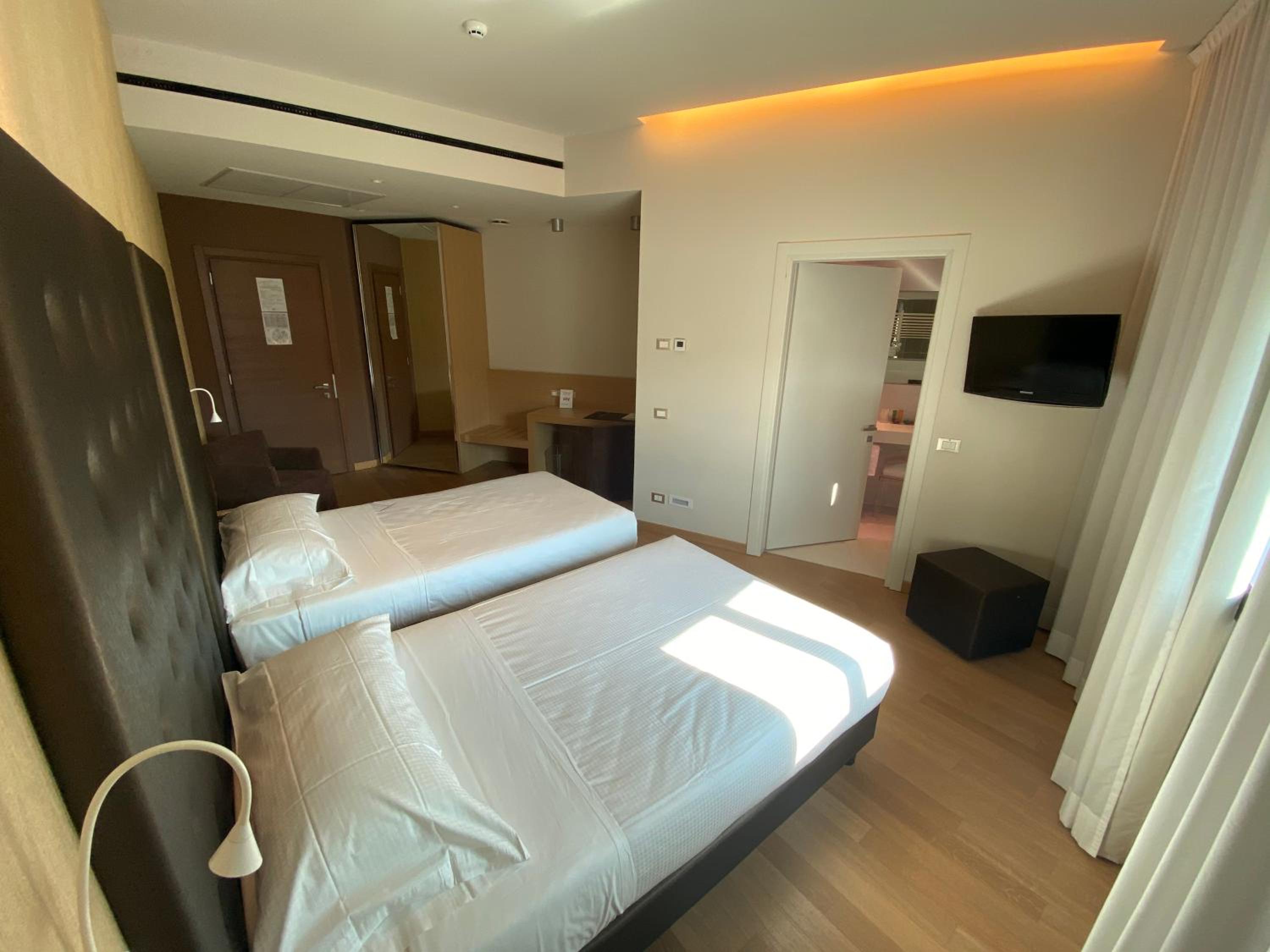 Superior Twin Room - Photo 5