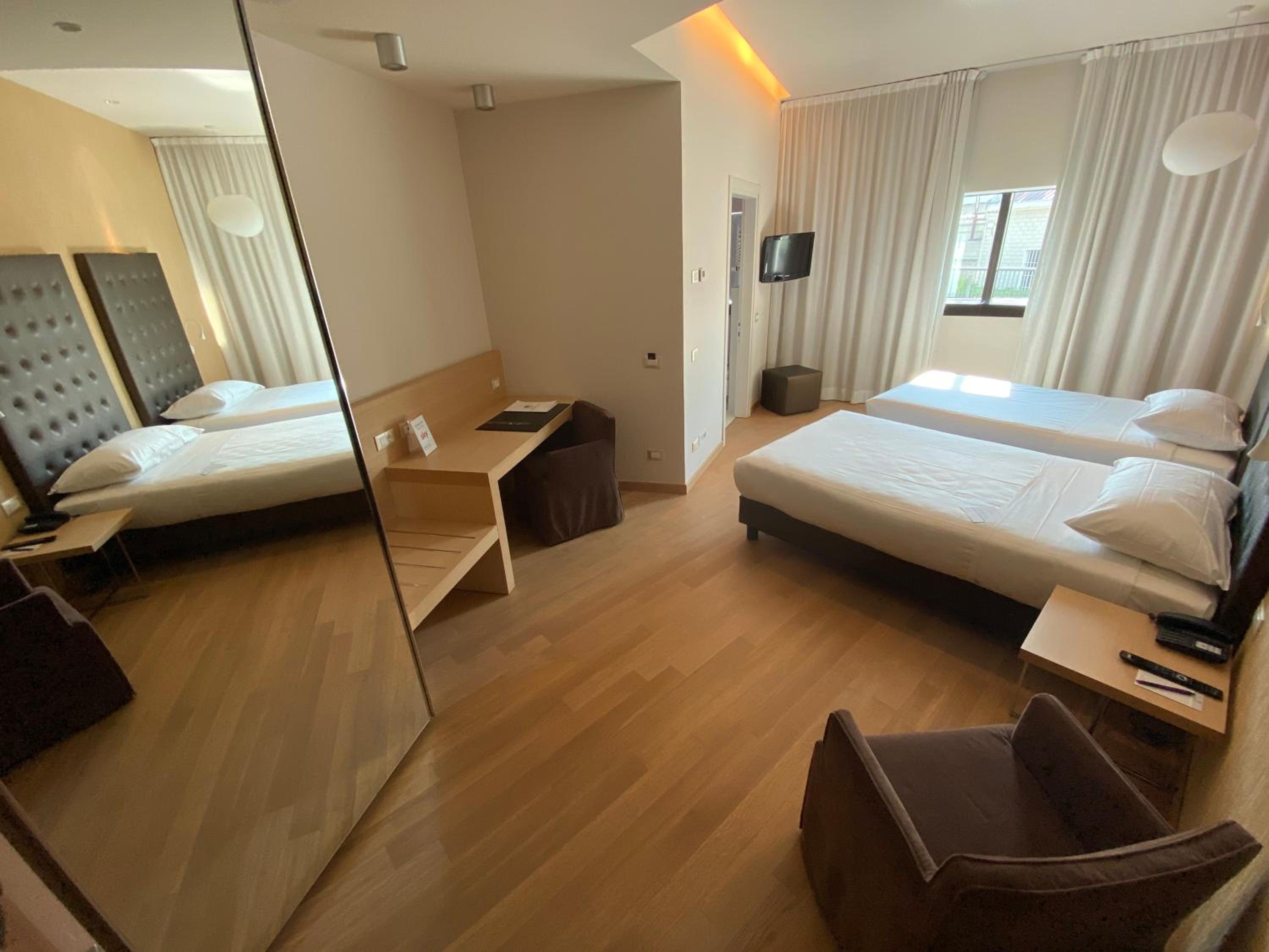 Superior Twin Room - Photo 6