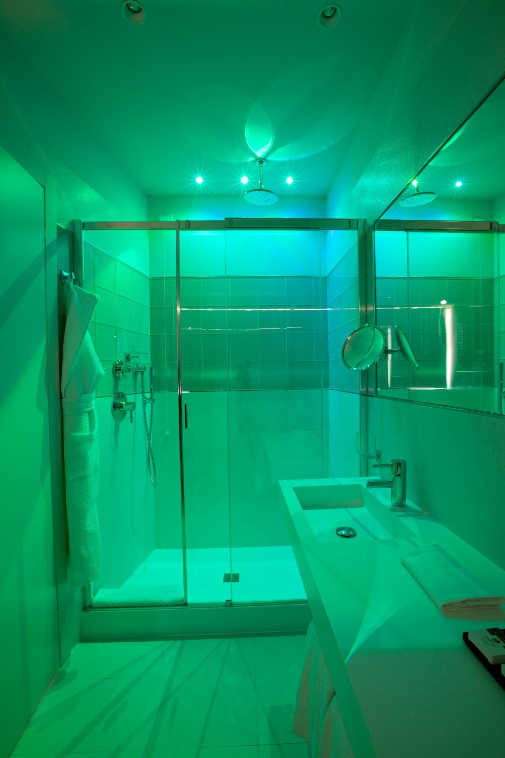 Superior King Room - Photo 9