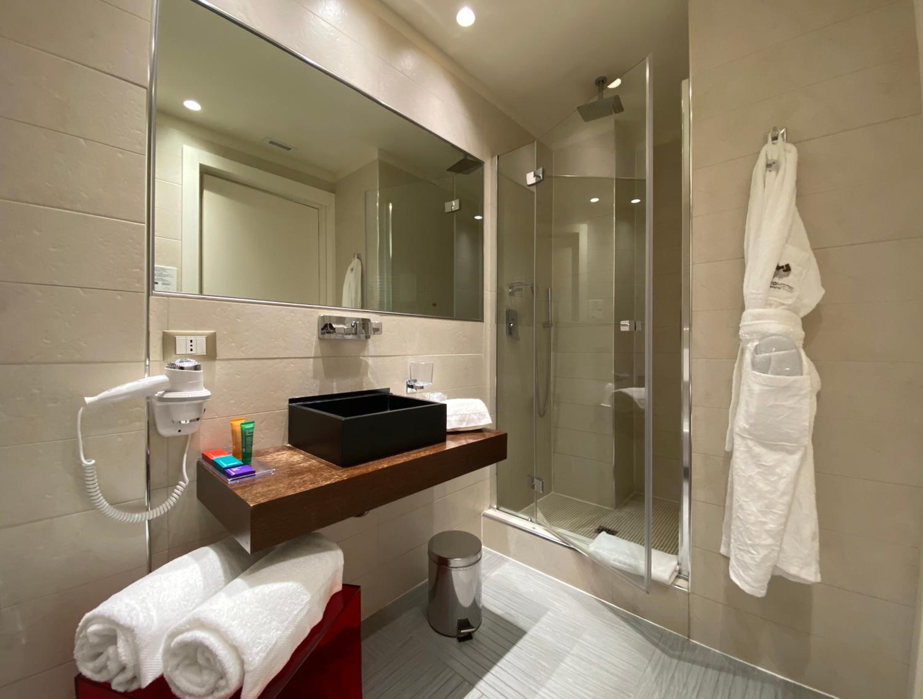 Junior King Suite with Sofa Bed - Photo 9