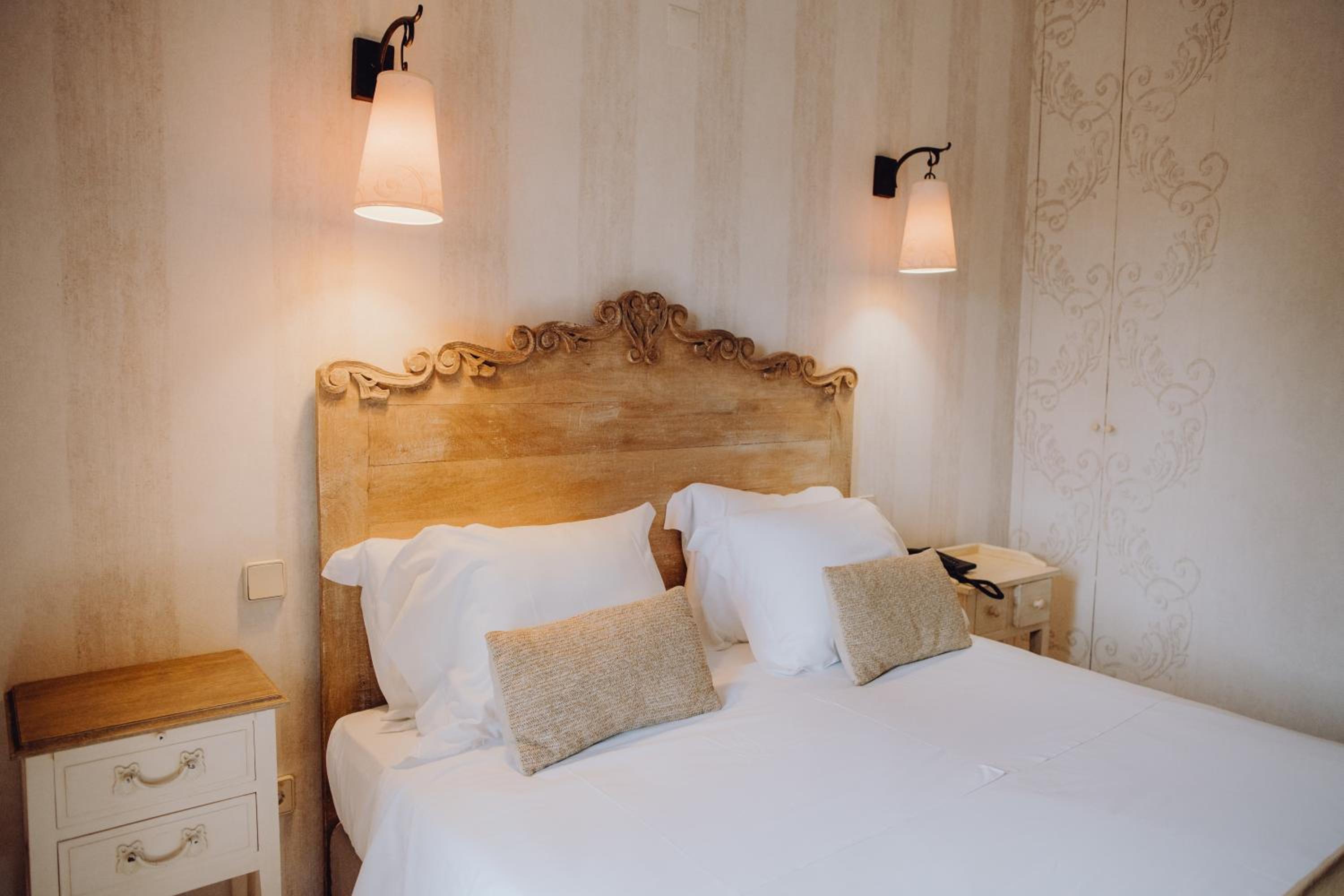Double Room - Photo 9