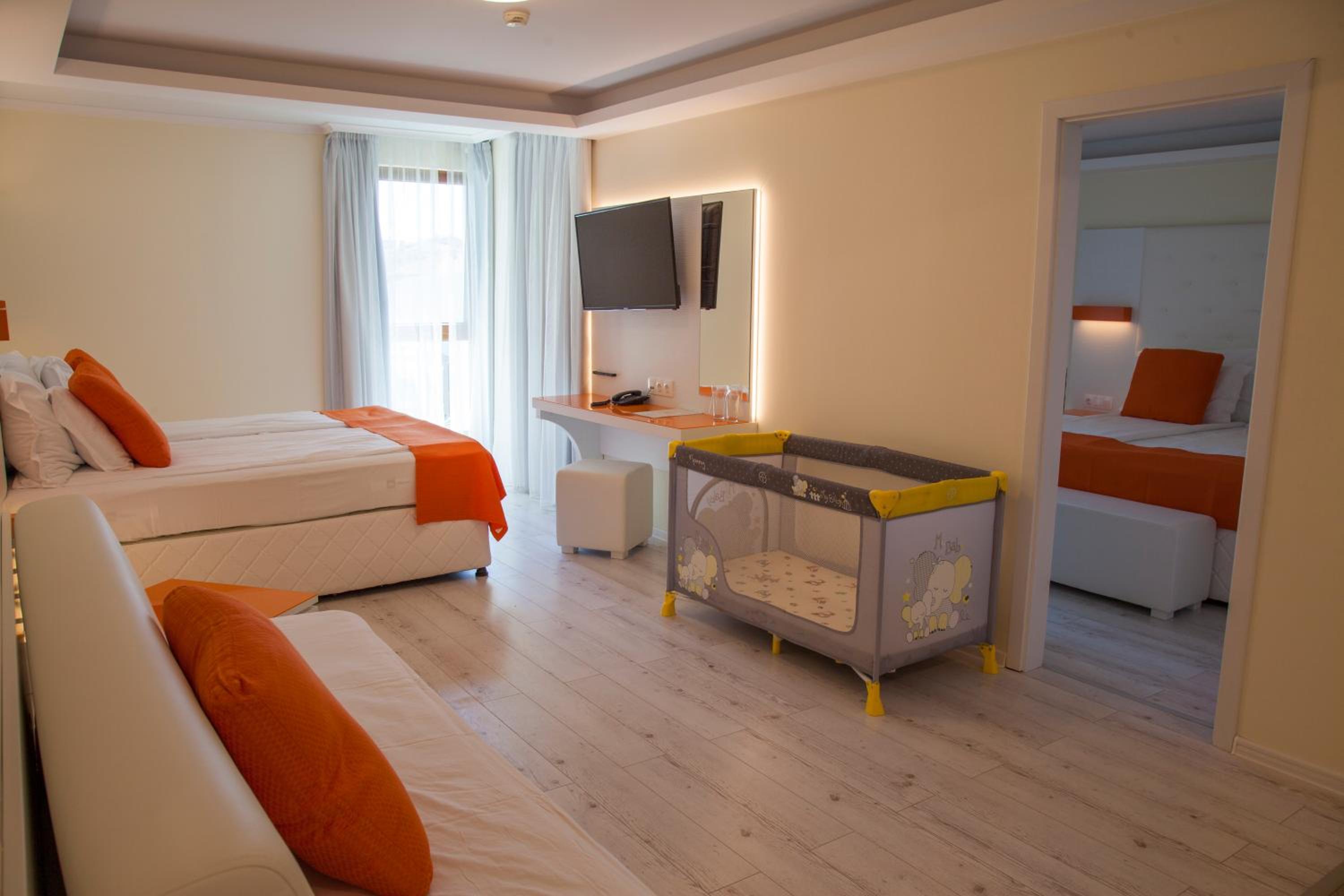 One-Bedroom Suite (4 Adults) photo 3