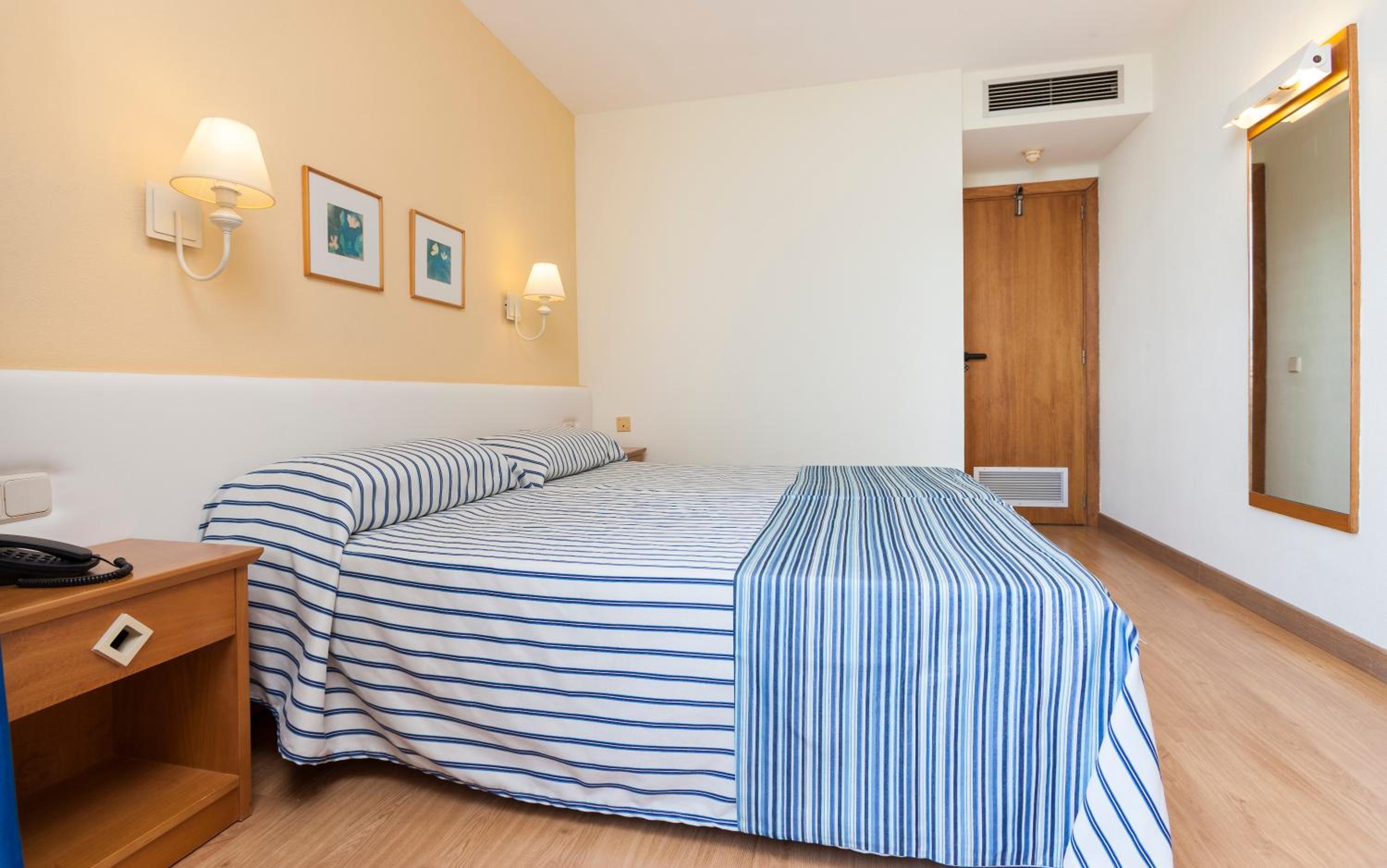 Apartment with Pool View (4 Adults + 1 Child) photo 3