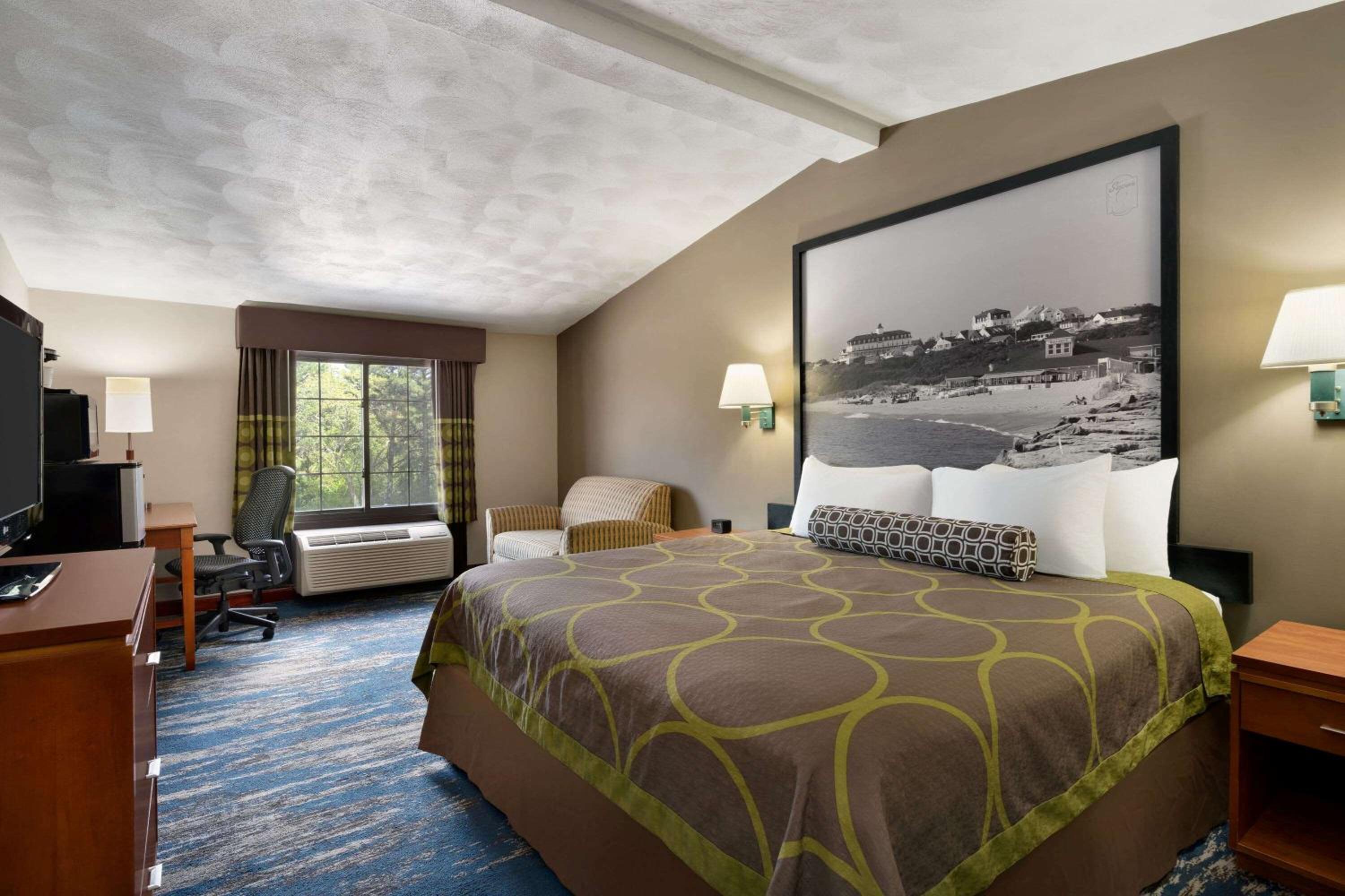 King Room - Non-Smoking - Photo 3