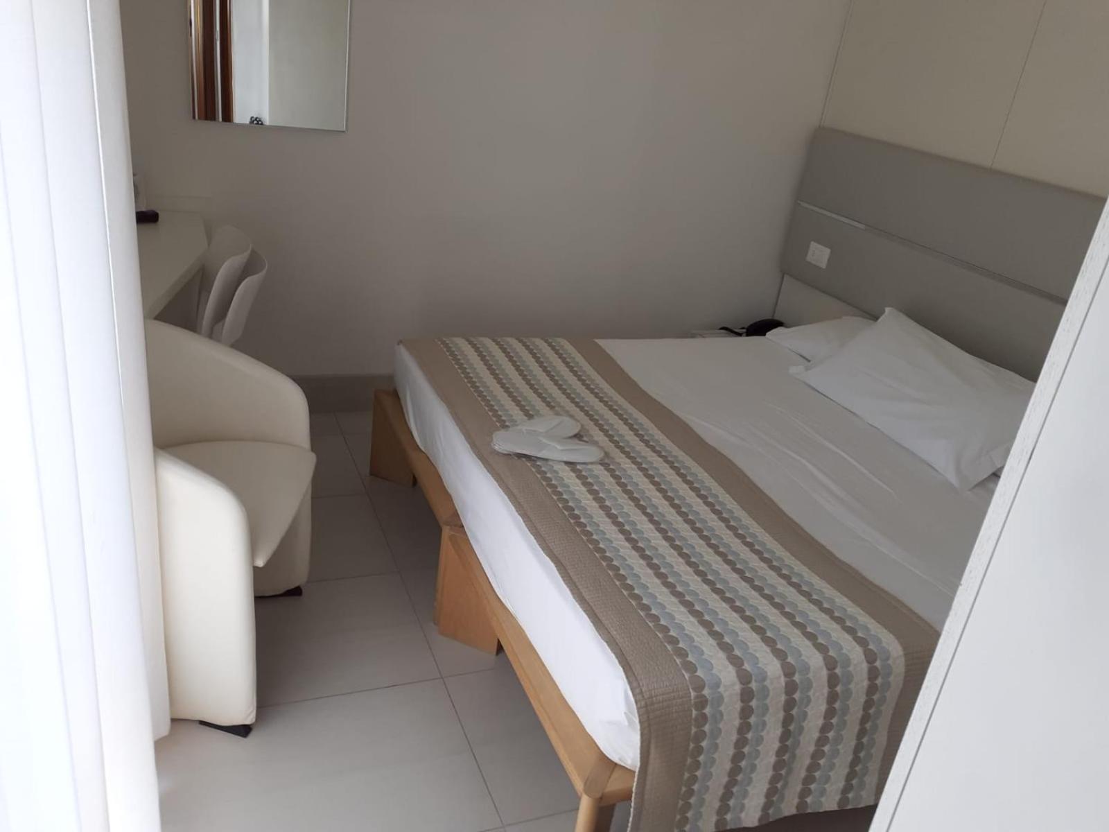 Small Double Room - Photo 1