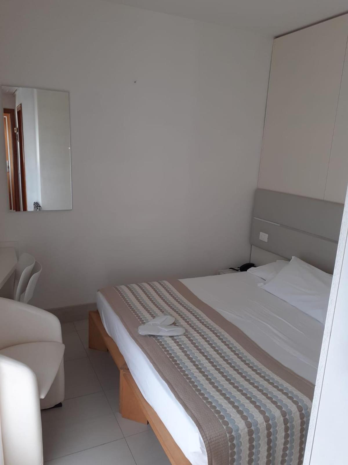 Small Double Room - Photo 5