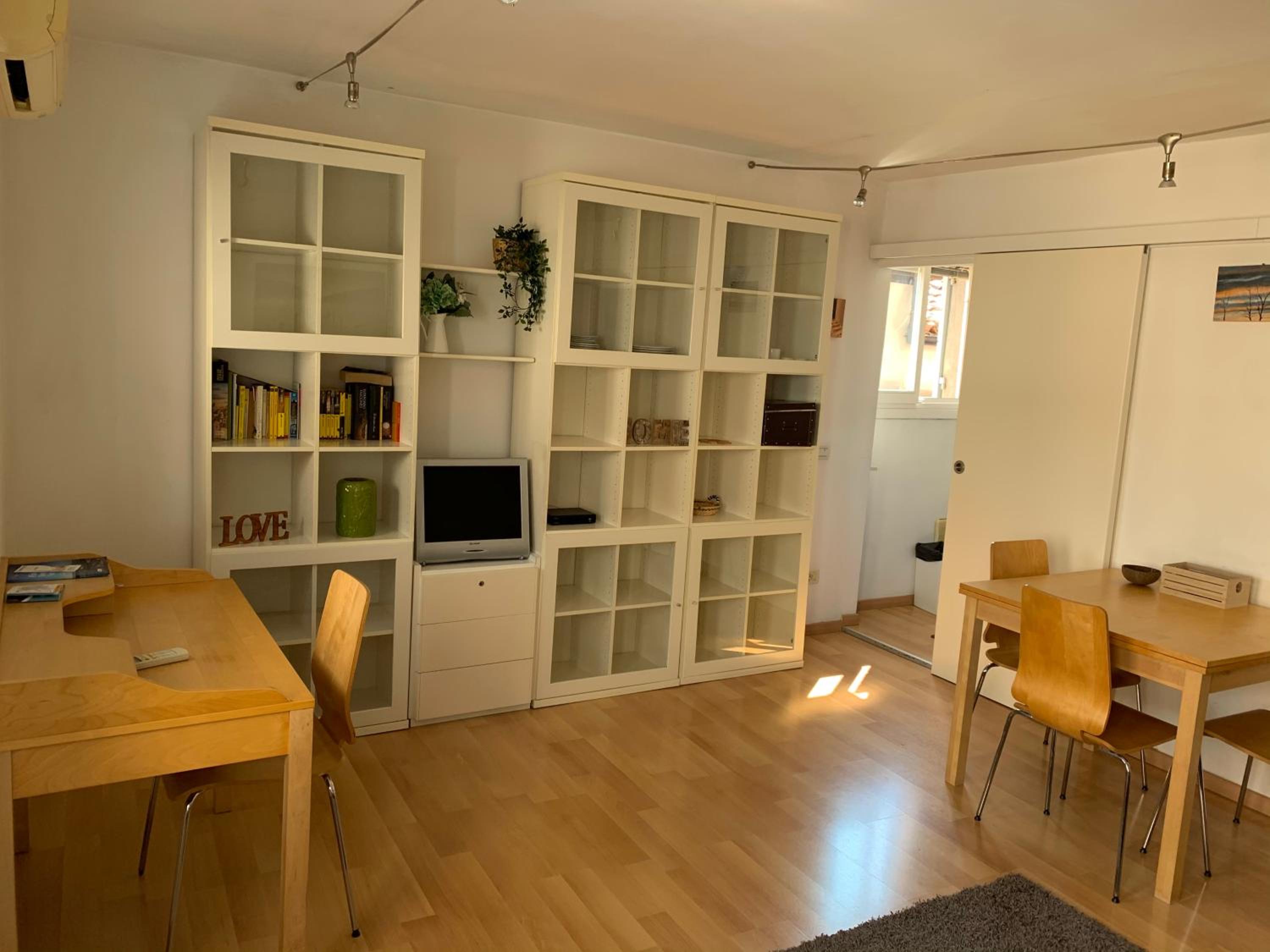 One-Bedroom Apartment photo 3