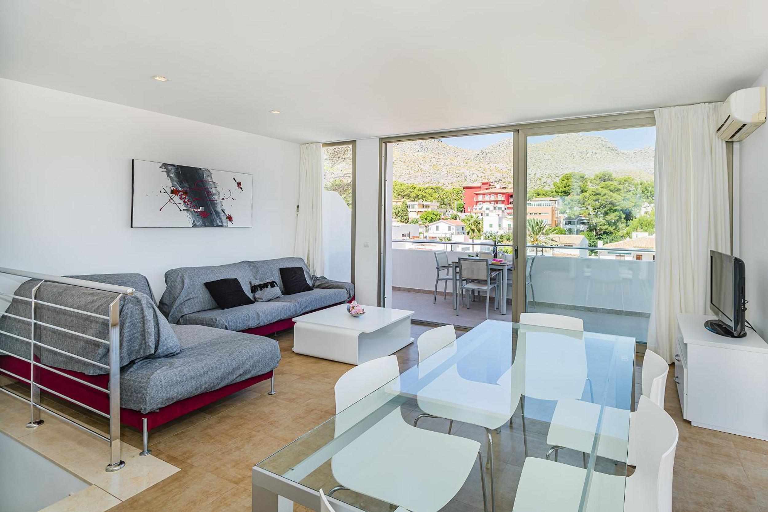 Three-Bedroom House photo 2