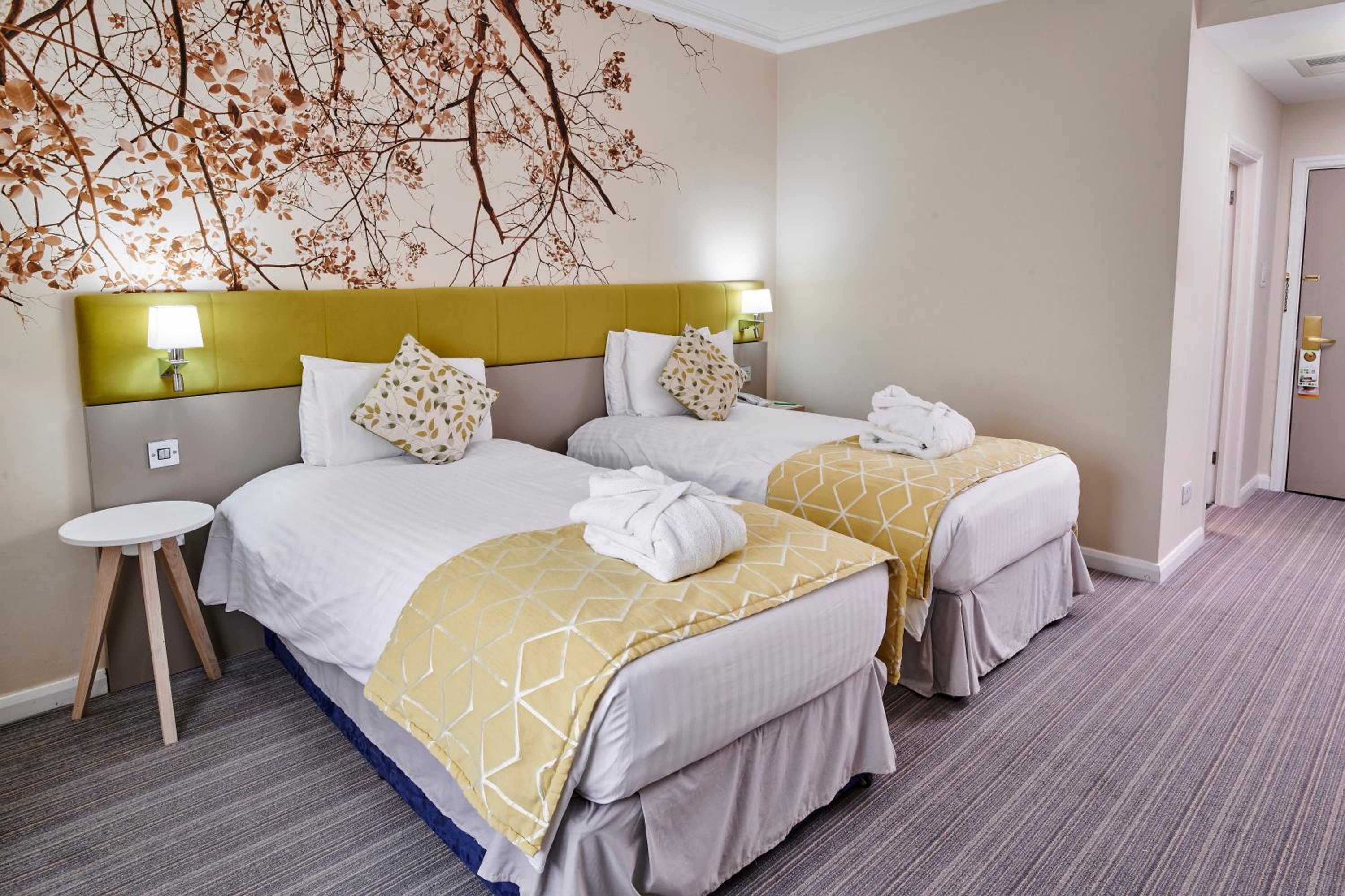 Standard Twin Room - Photo 1