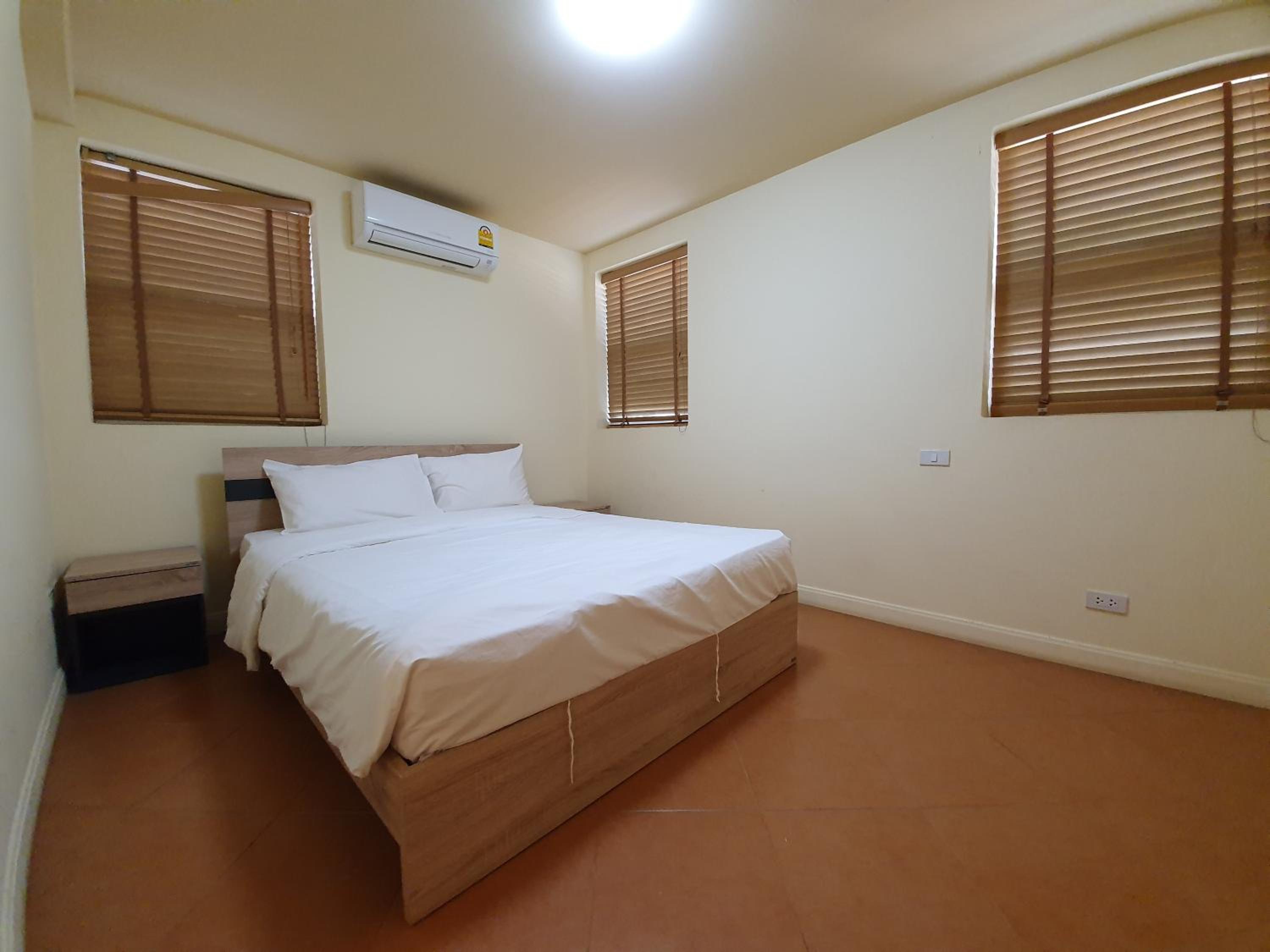 Four-Bedroom House - Photo 32