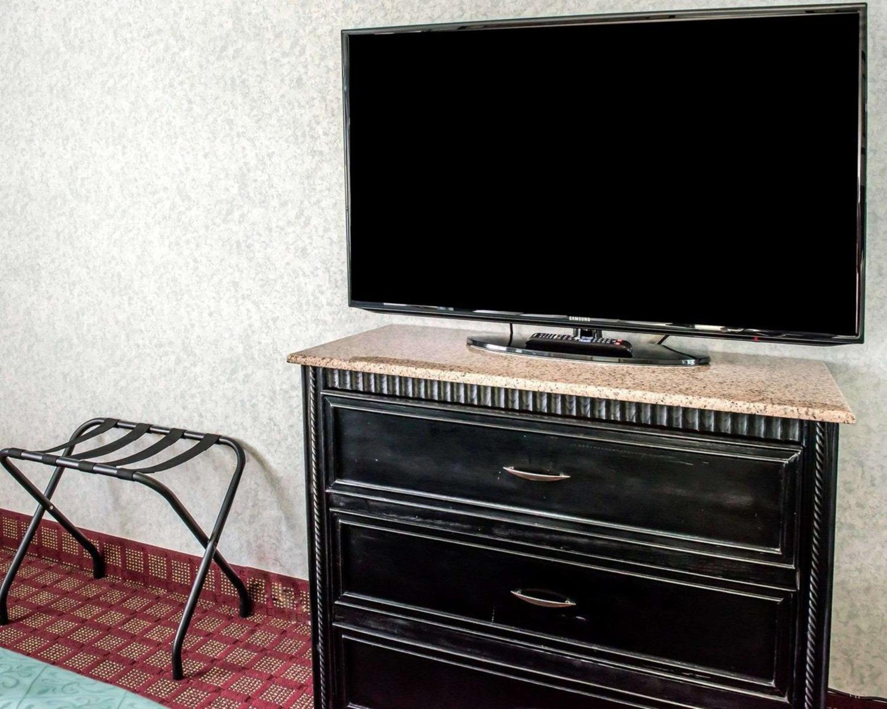 Business Suite with Sofa Bed - Photo 6
