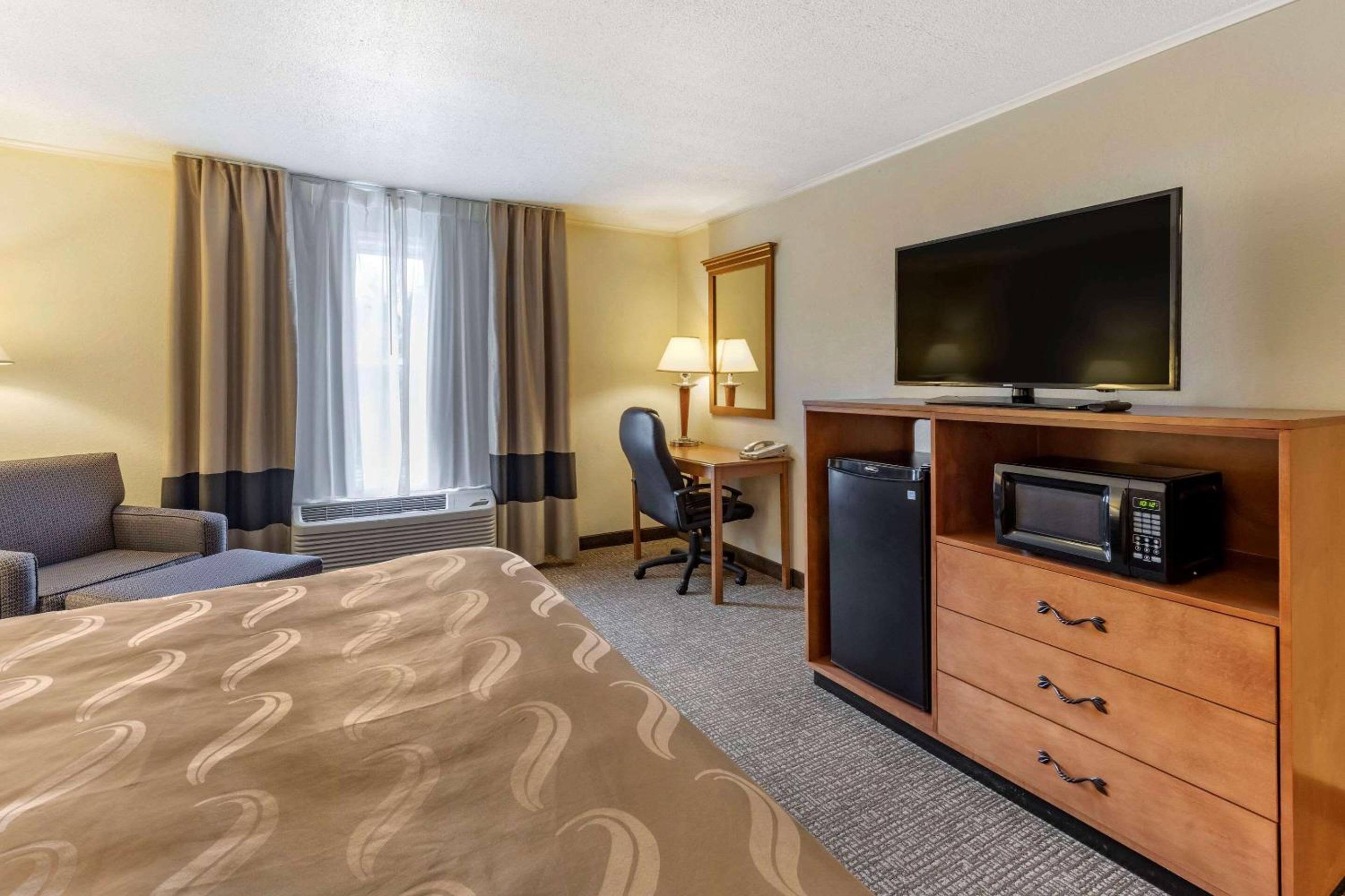 King Room - Non-Smoking photo 3