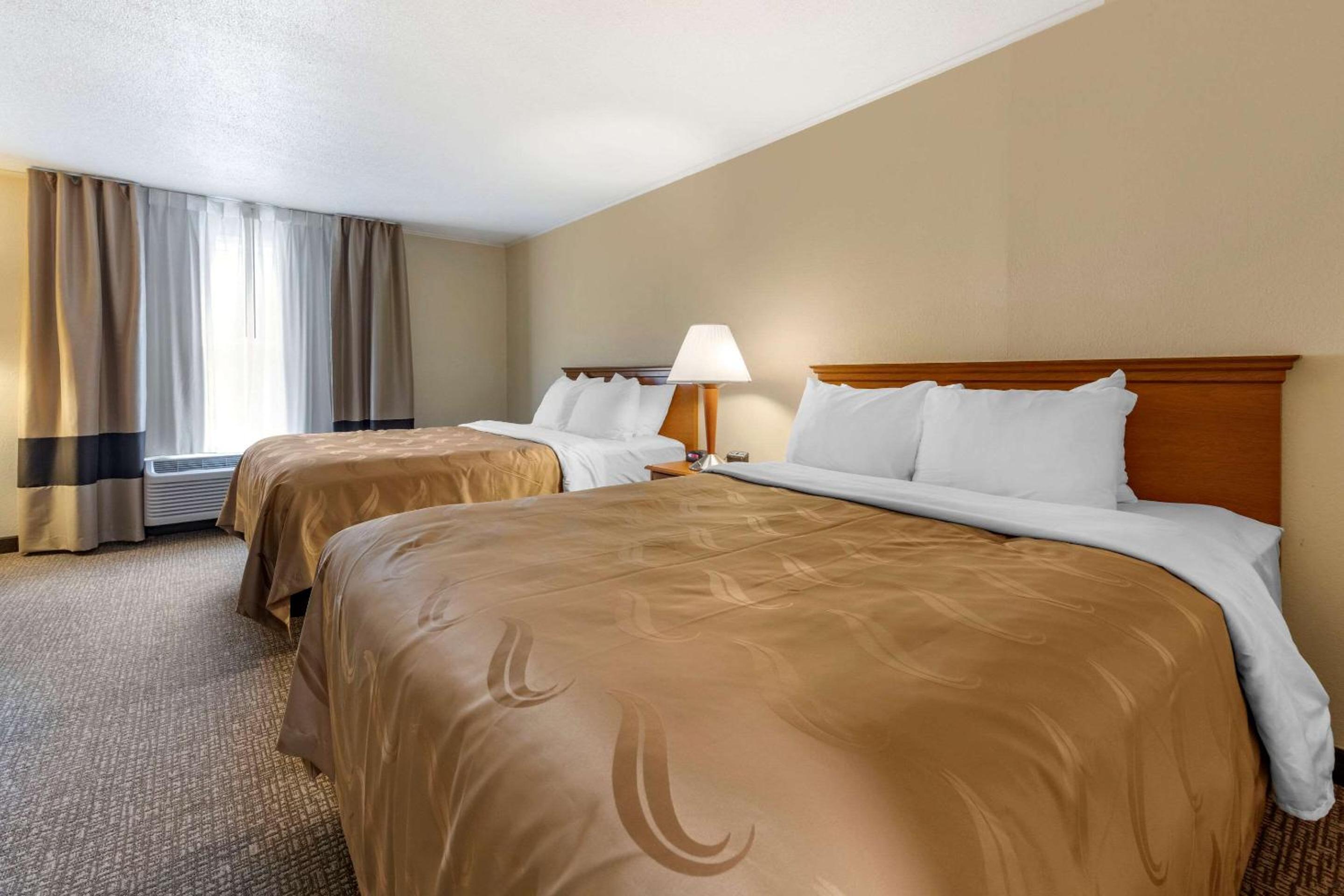 Queen Room with Two Queen Beds (Non Smoking) (Accessible) photo 2