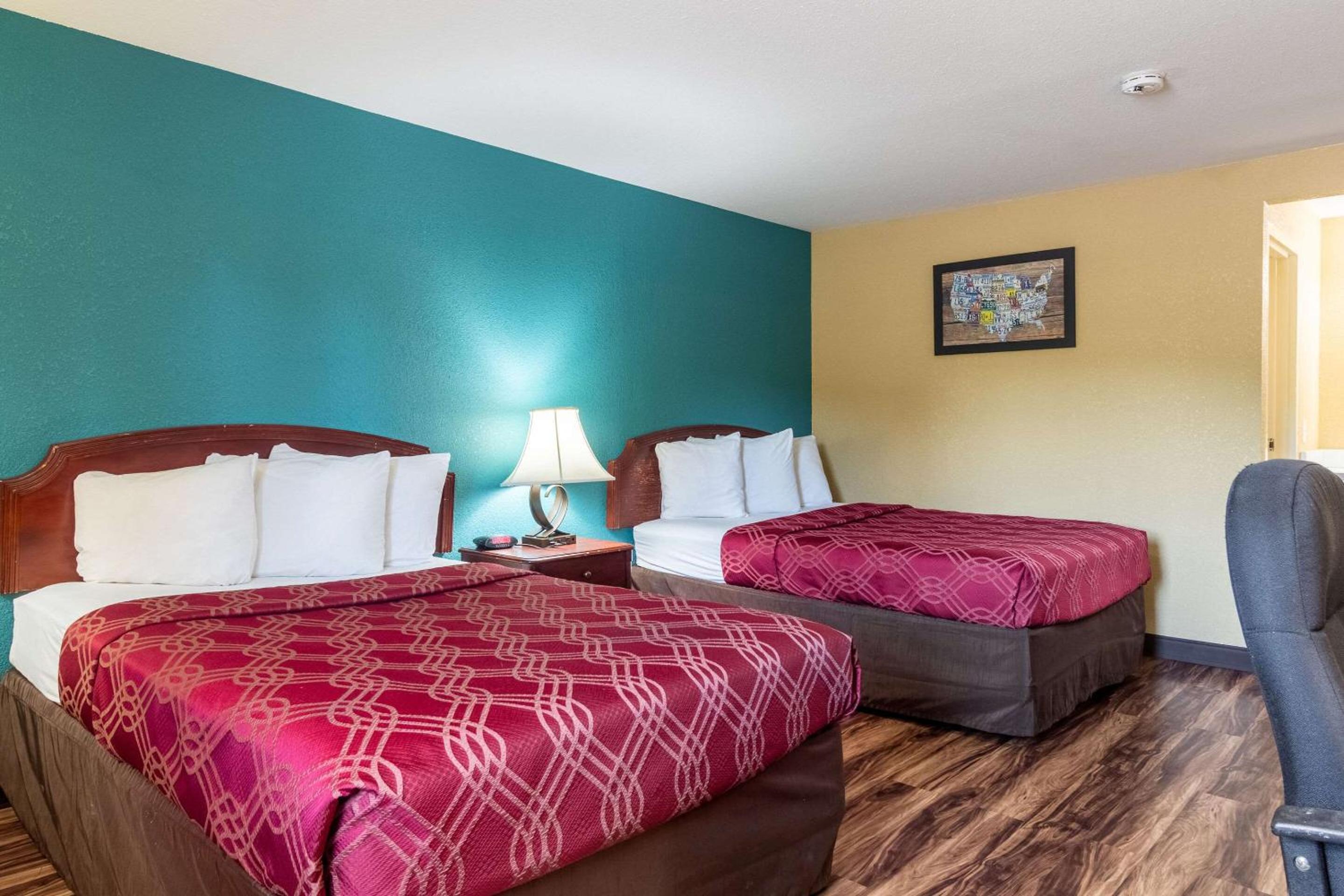 Double Room With Two Double Beds - Smoking photo 1