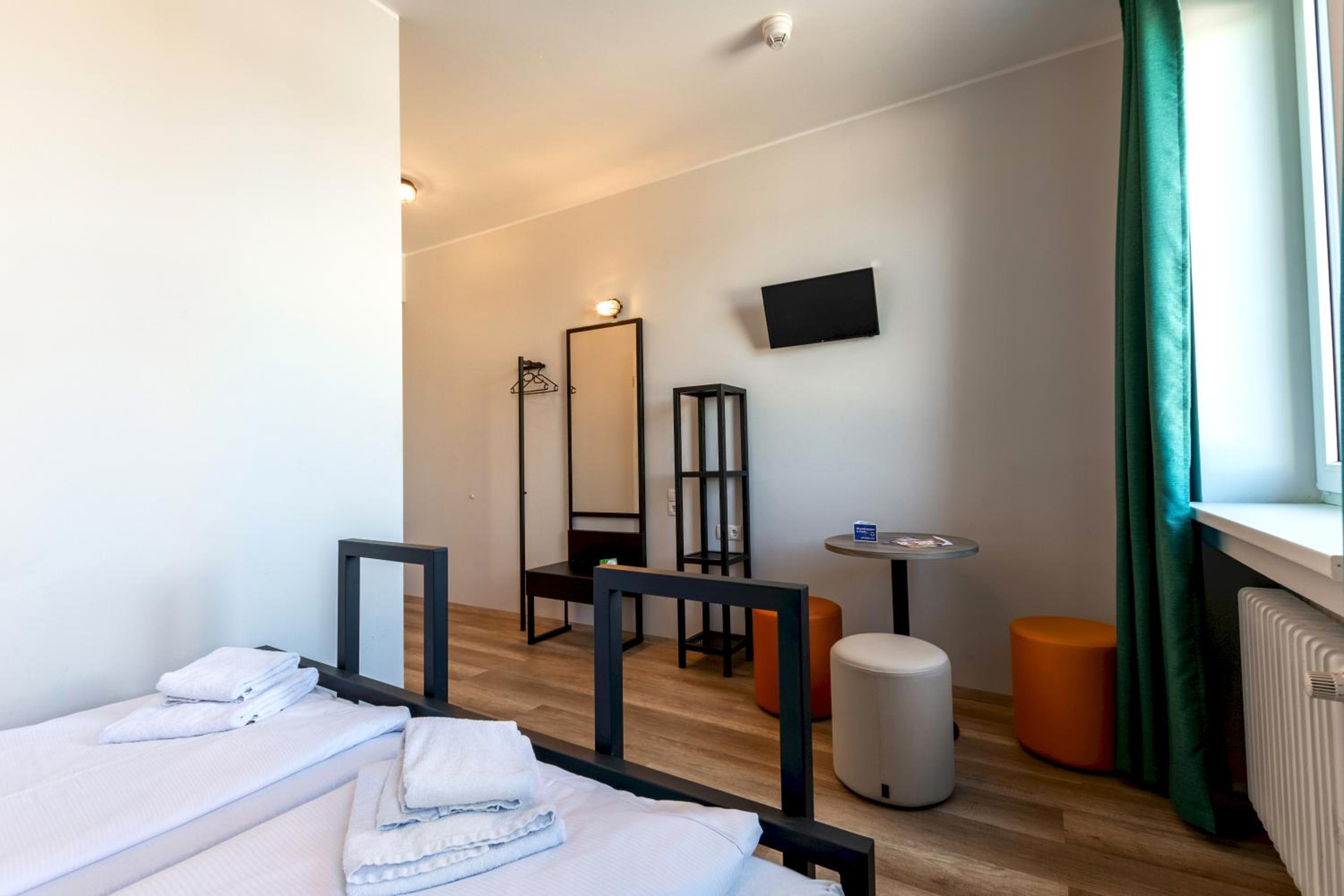 Twin Room - Photo 4