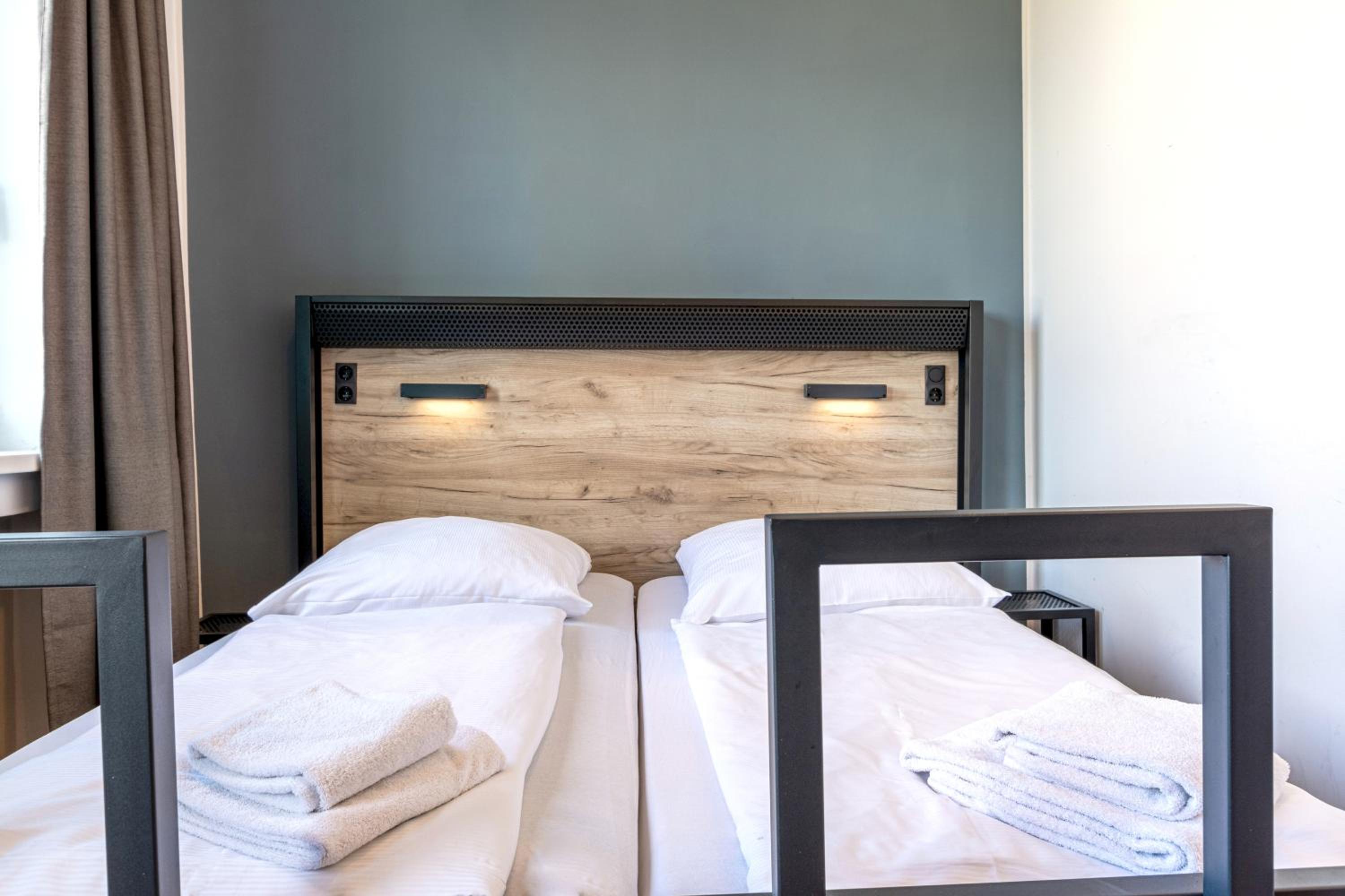 Twin Room - Photo 5