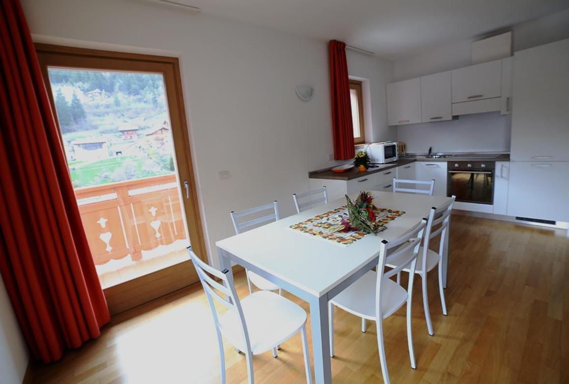 Two-Bedroom Apartment with Mountain View photo 3