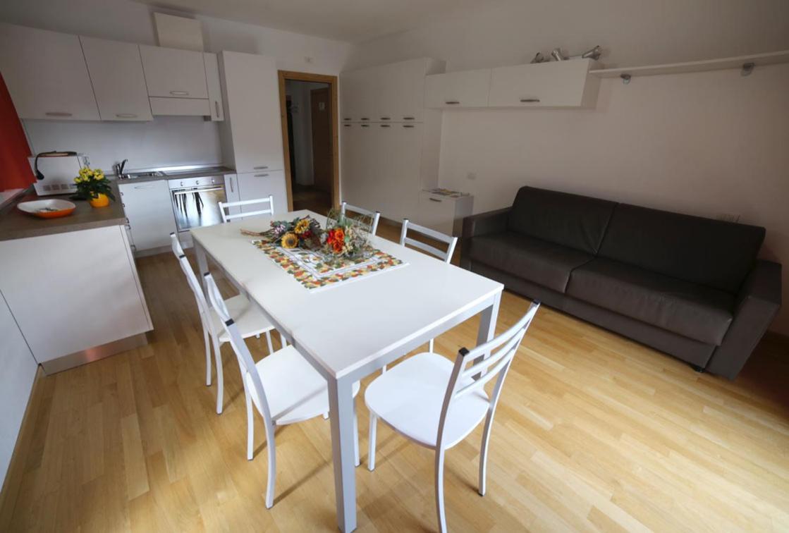 Two-Bedroom Apartment with Mountain View photo 2