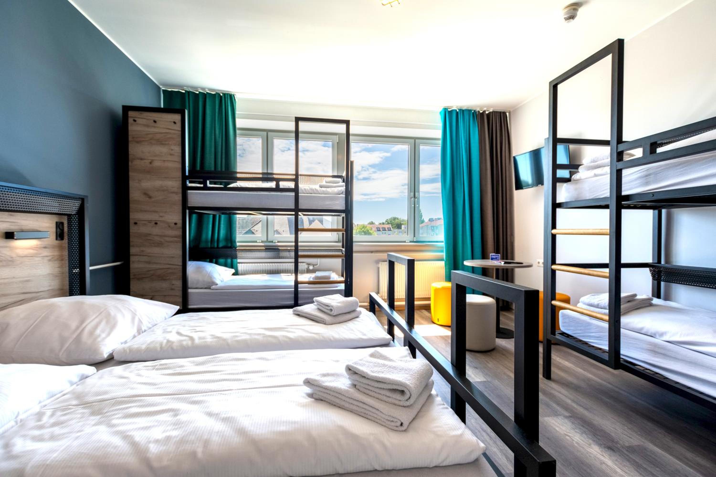 Six-Bed Room - Photo 5