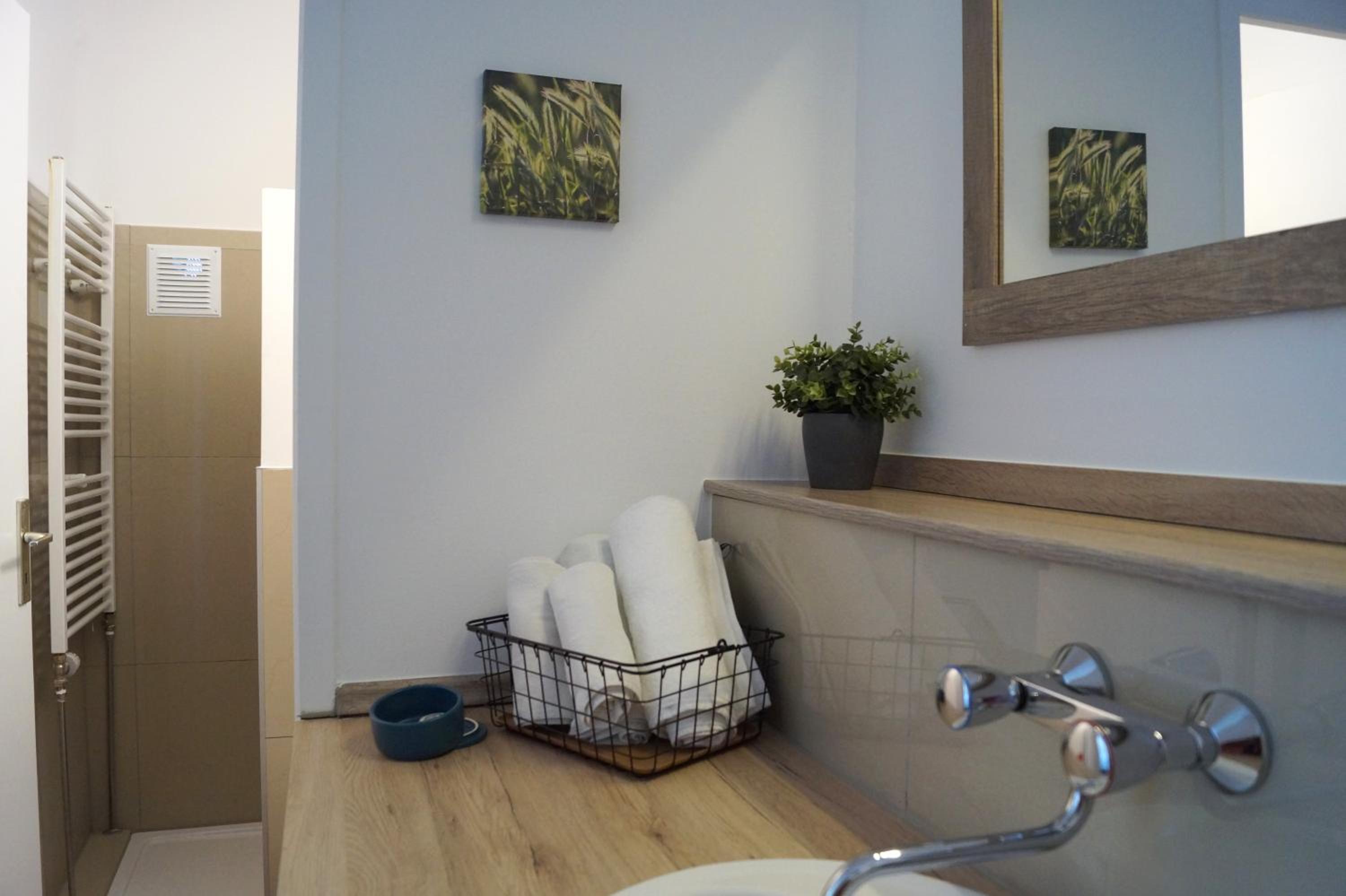 Double or Twin Room with Bathroom - Photo 5