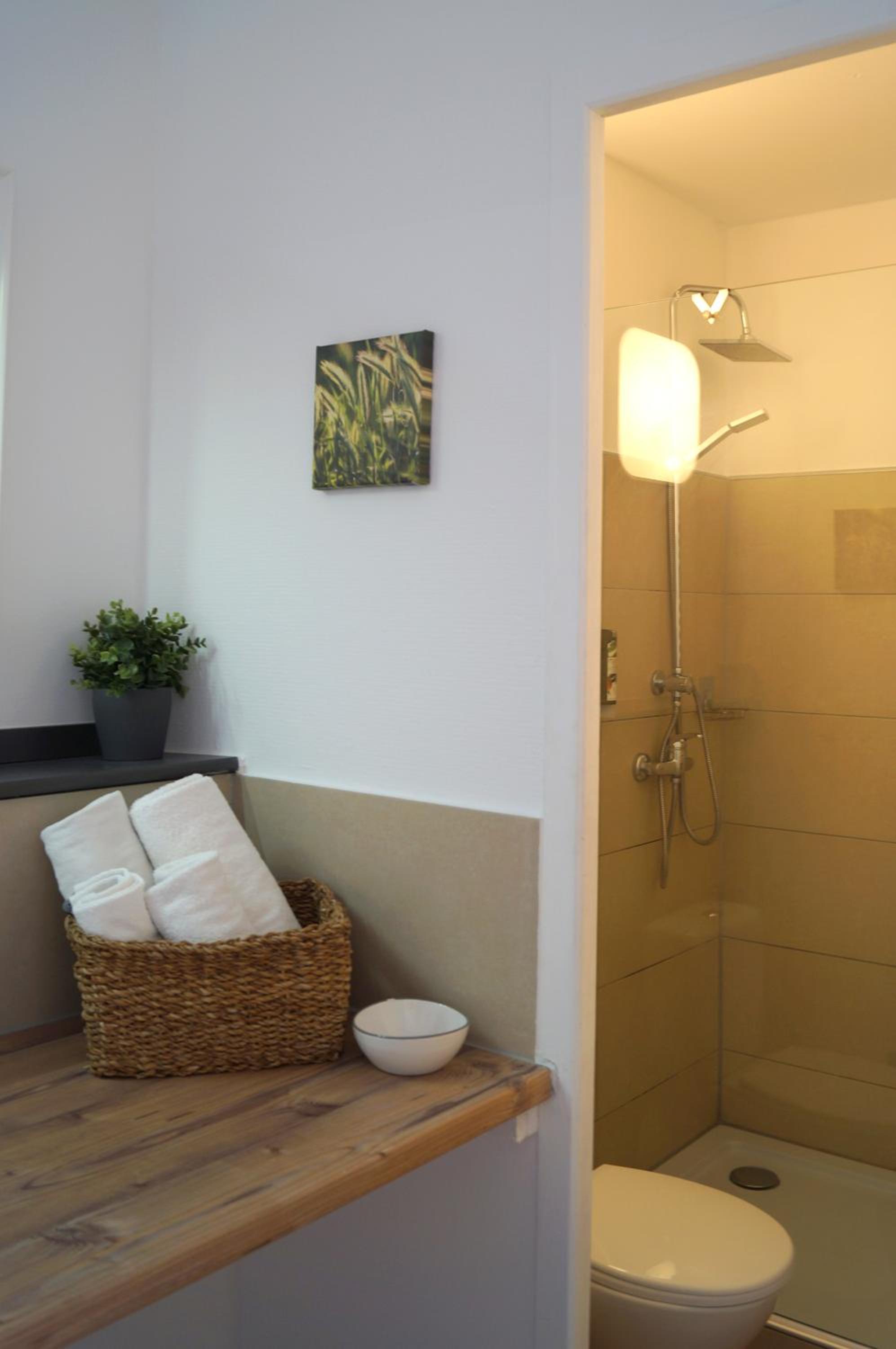 Double or Twin Room with Bathroom - Photo 9