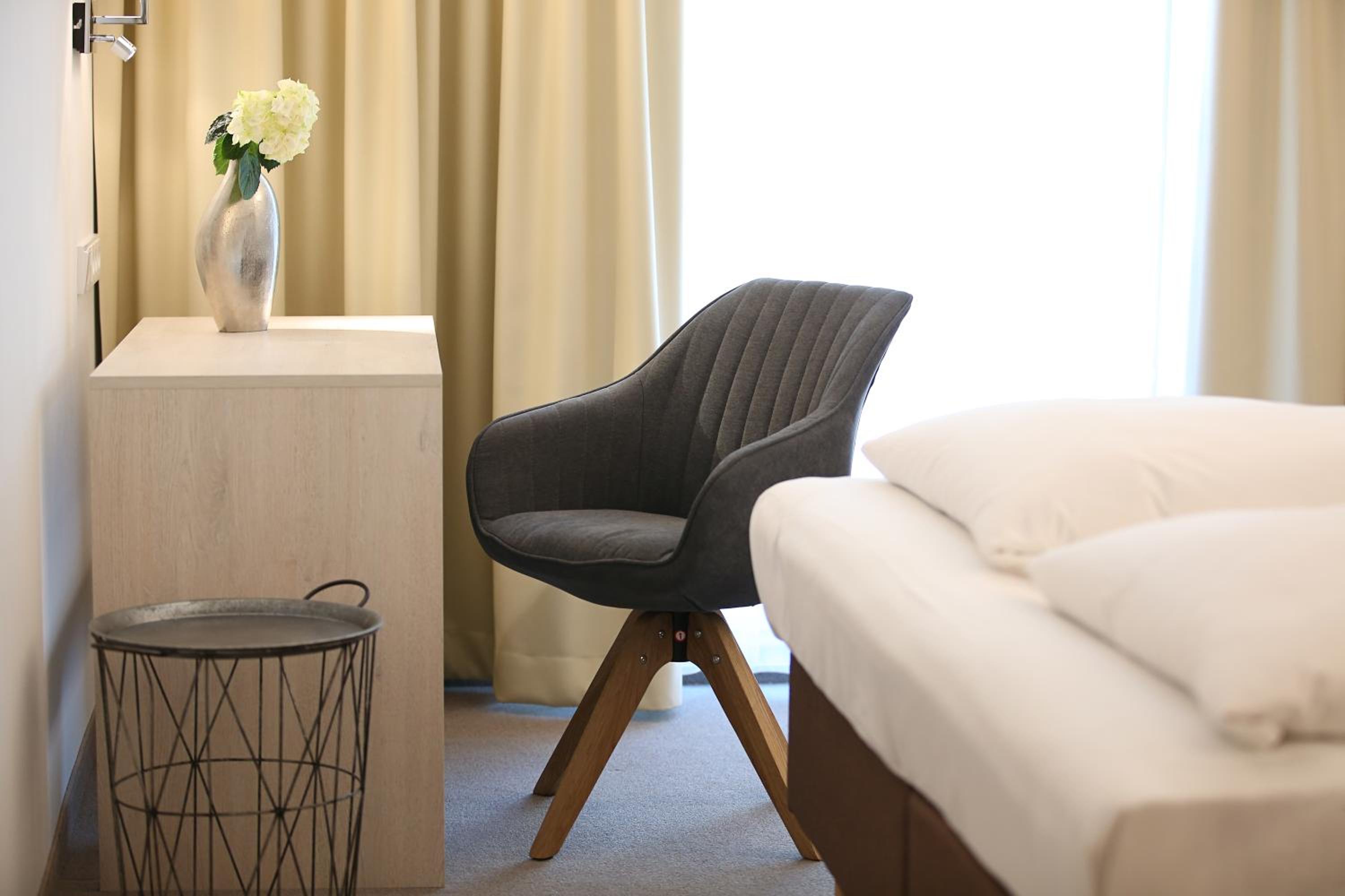 Standard Double Room - Photo 11