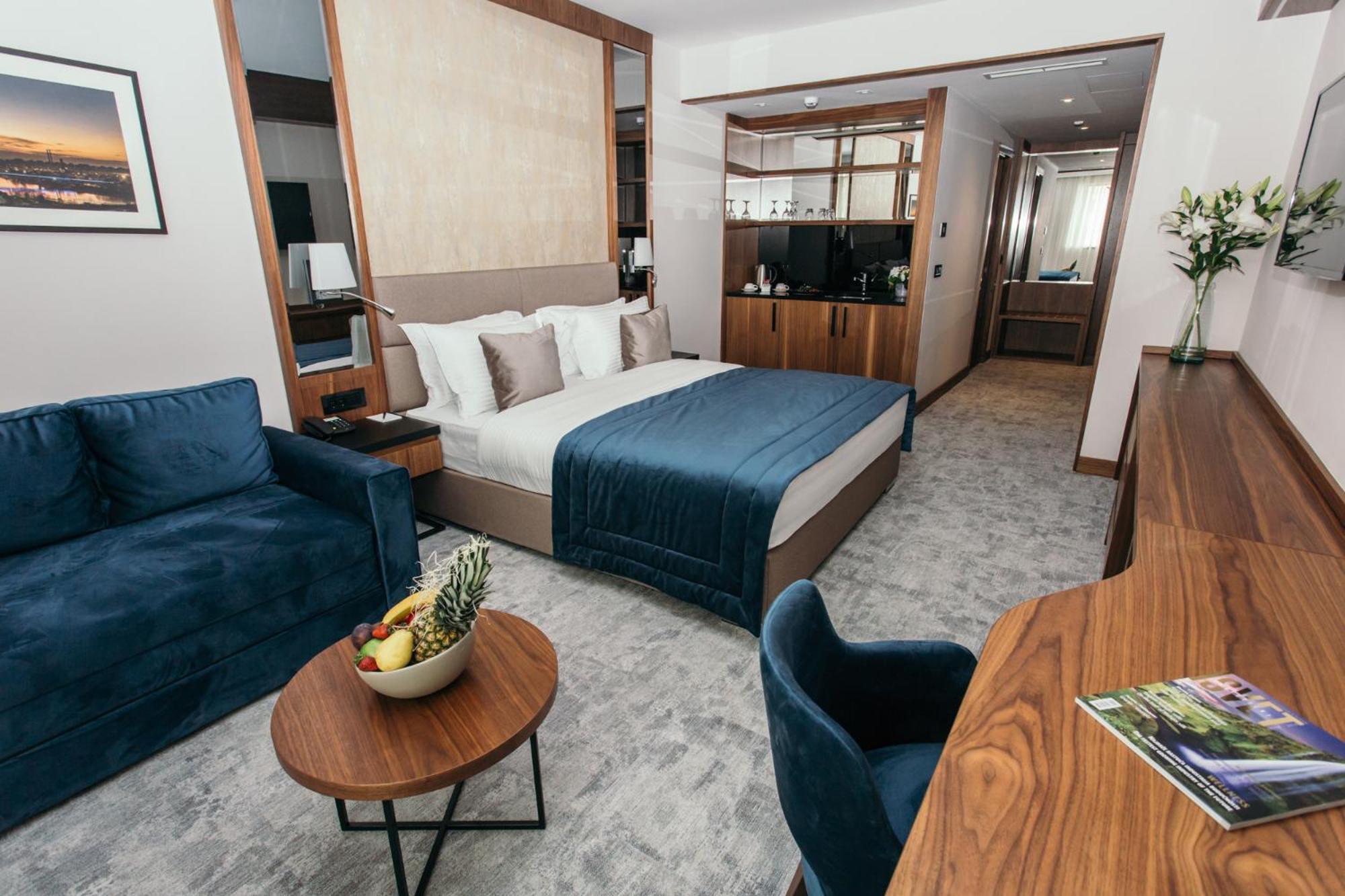 Superior King Room photo 2
