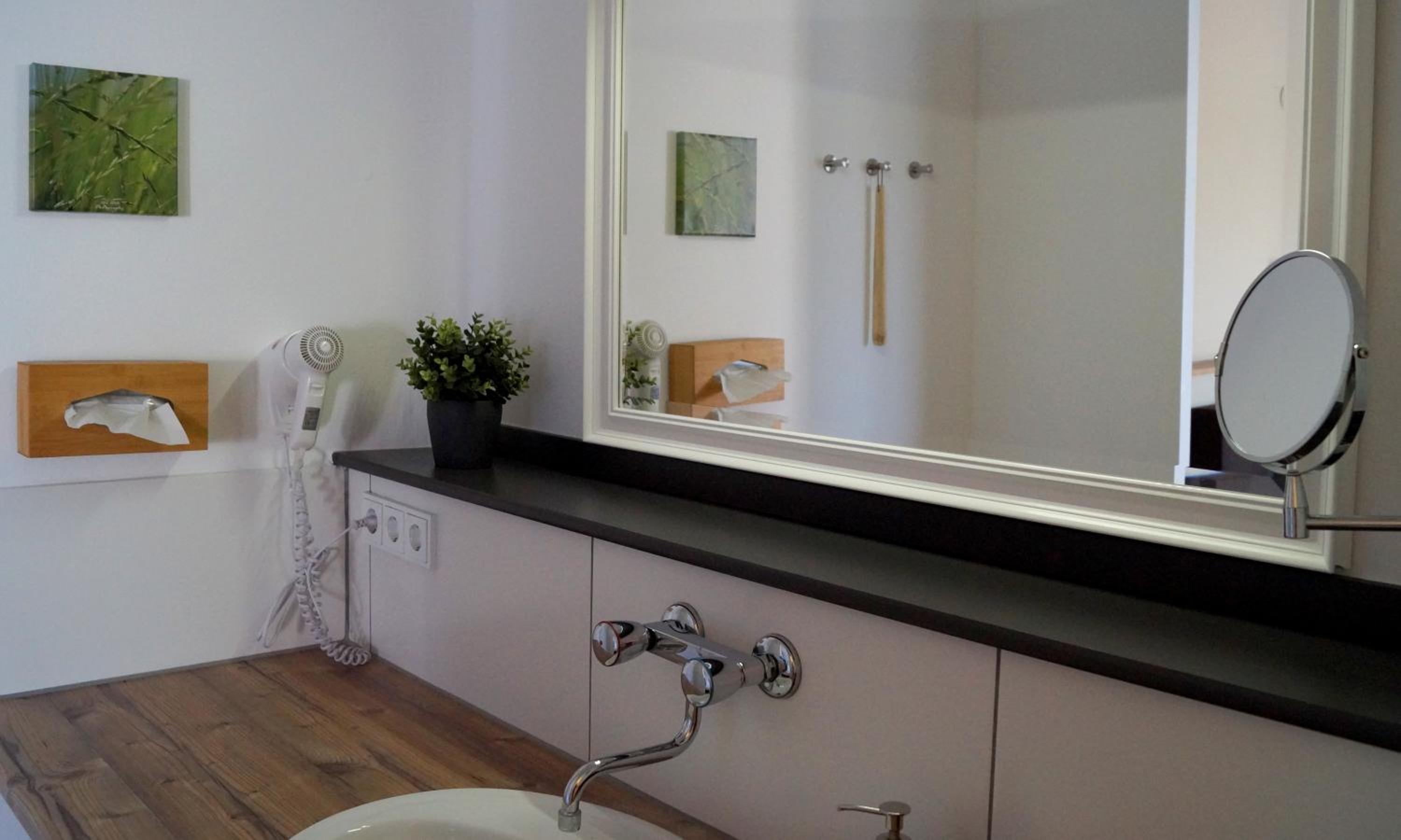 Double or Twin Room with Bathroom - Photo 7