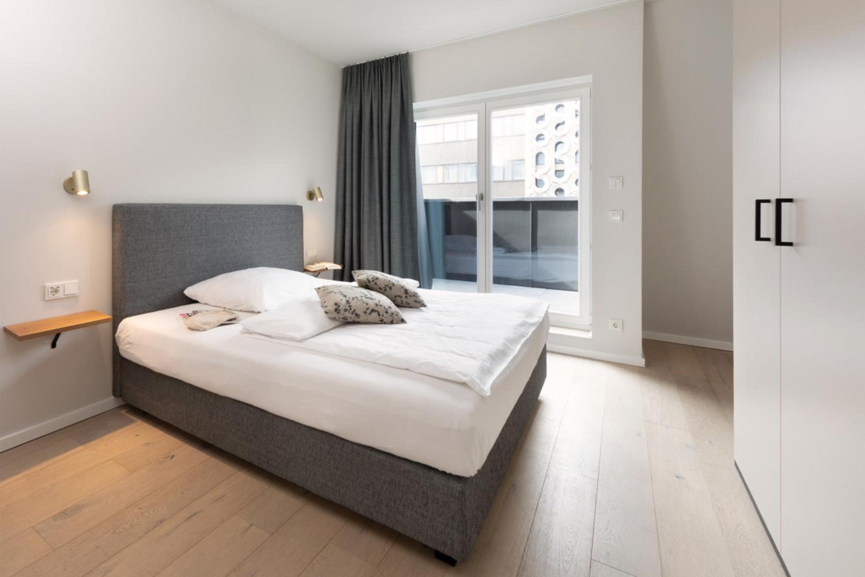 Apartment XL - King bed, balcony and separate bedroom photo 1