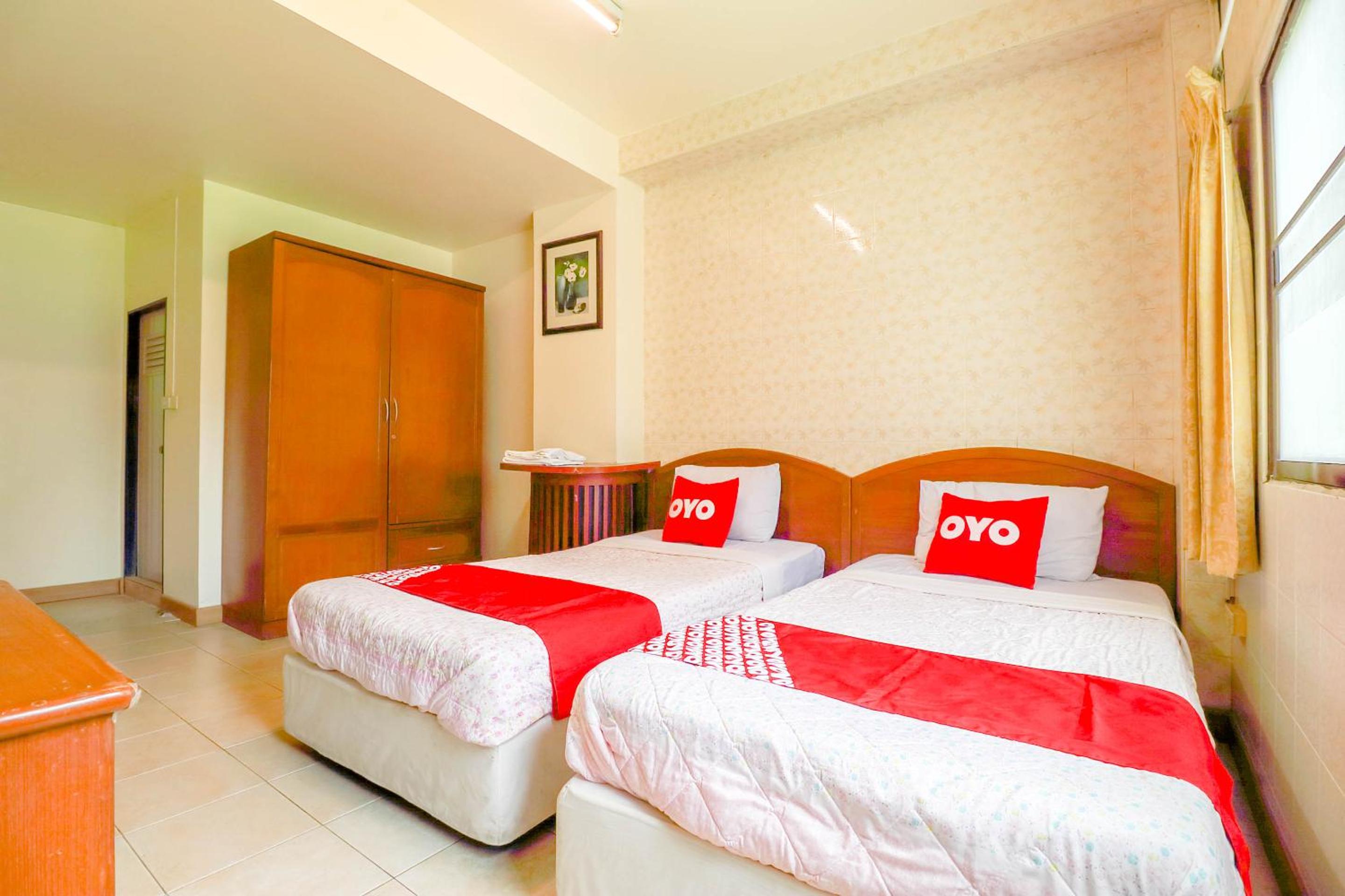 Standard Twin Room - Photo 9