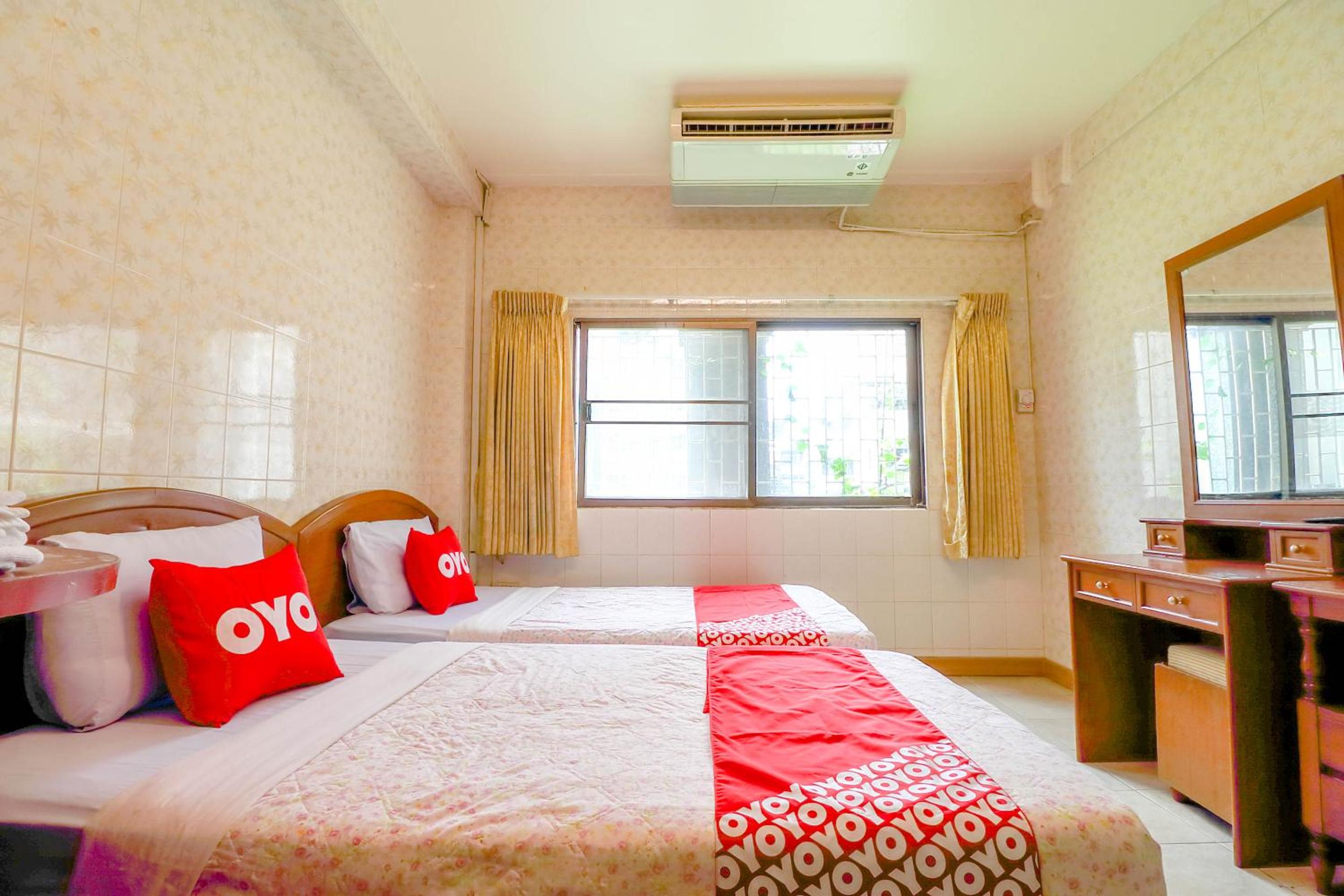Standard Twin Room - Photo 8
