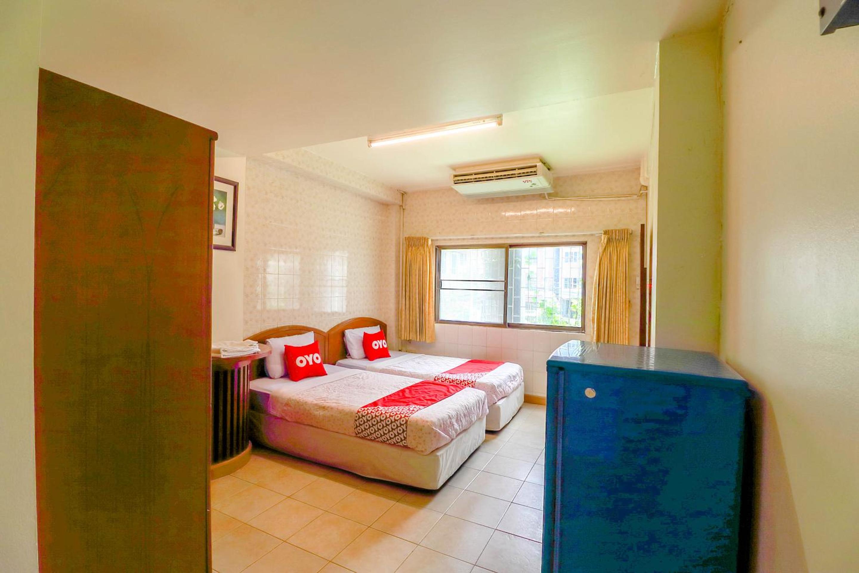 Standard Twin Room - Photo 7