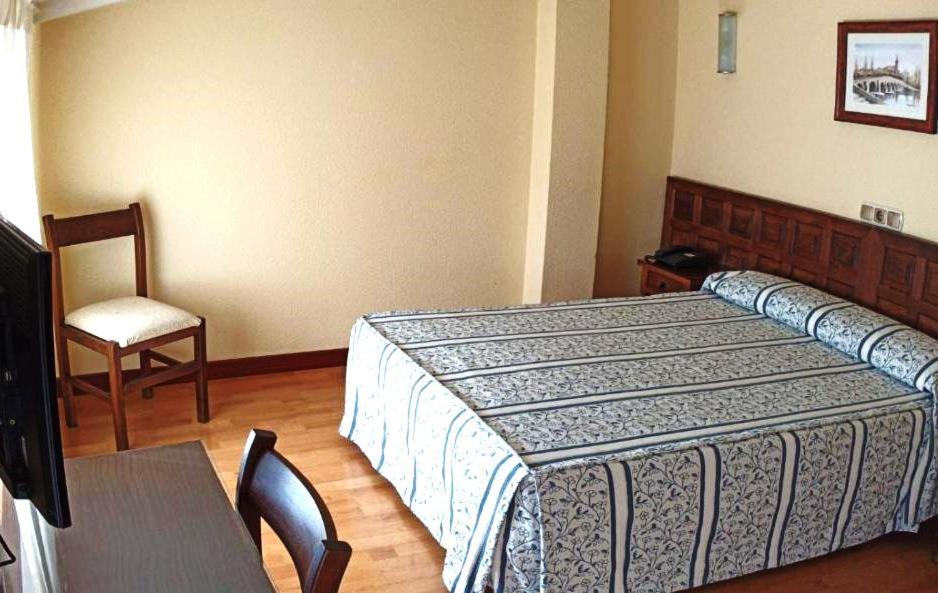 Double Room - Photo 2