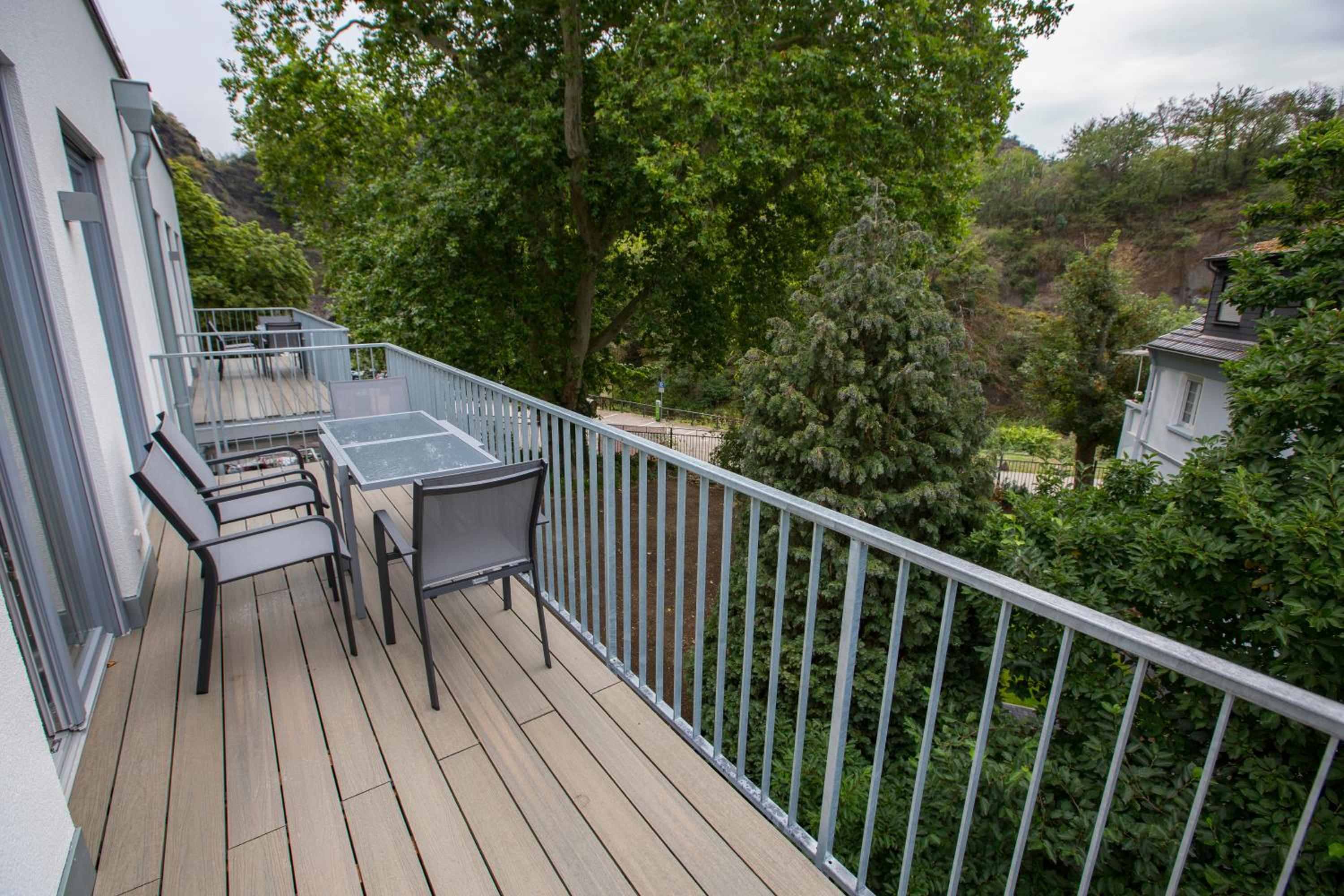 Apartment with Balcony photo 3