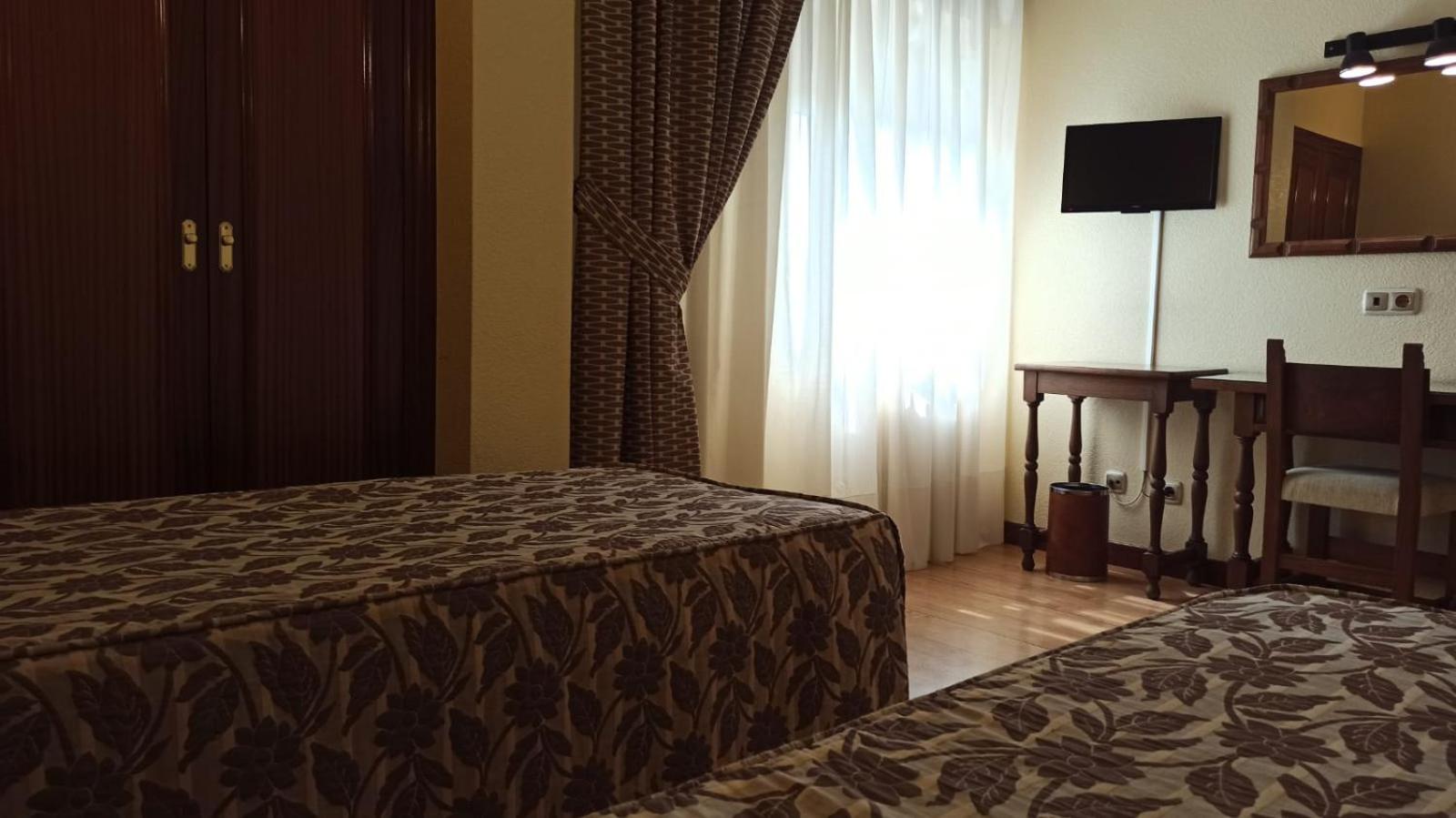 Double Room - Photo 6