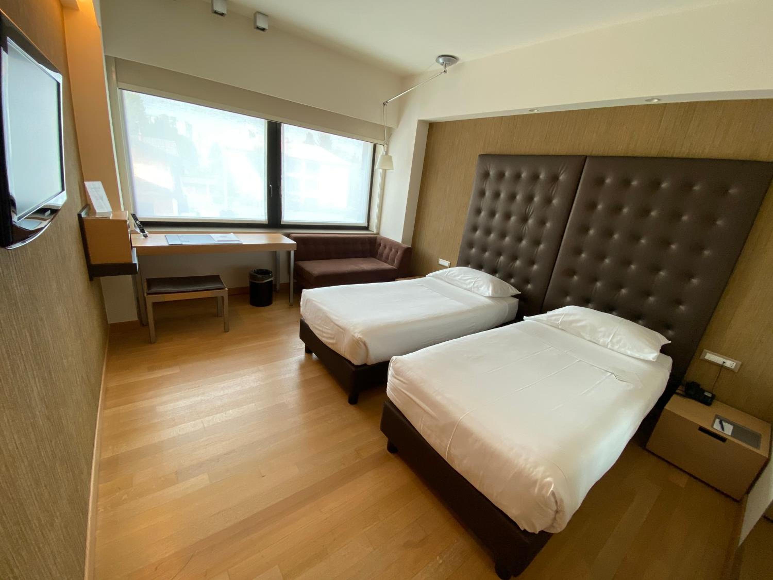 Economy Twin Room - Disability Access - Photo 4