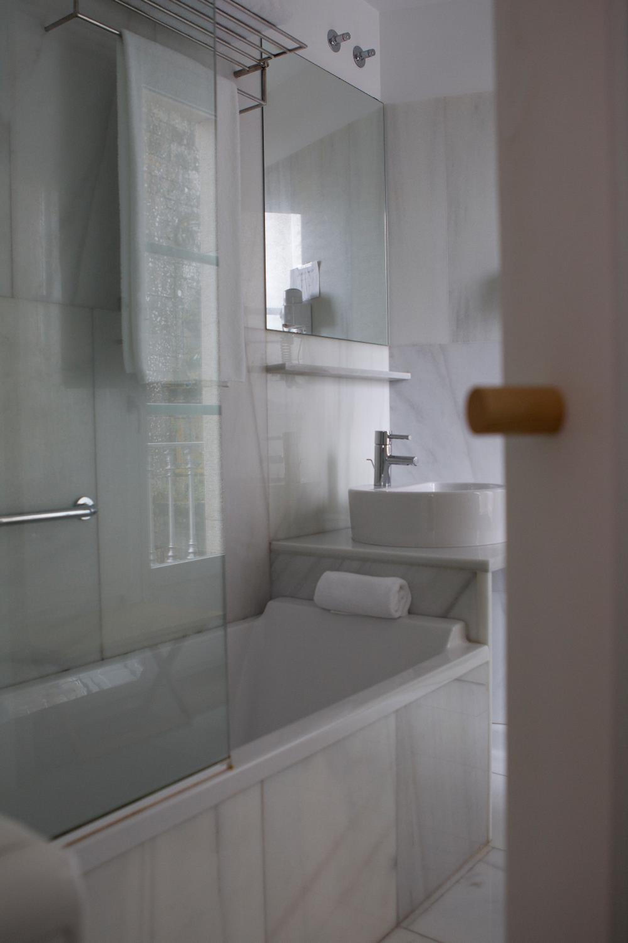 Double or Twin Room - Photo 11