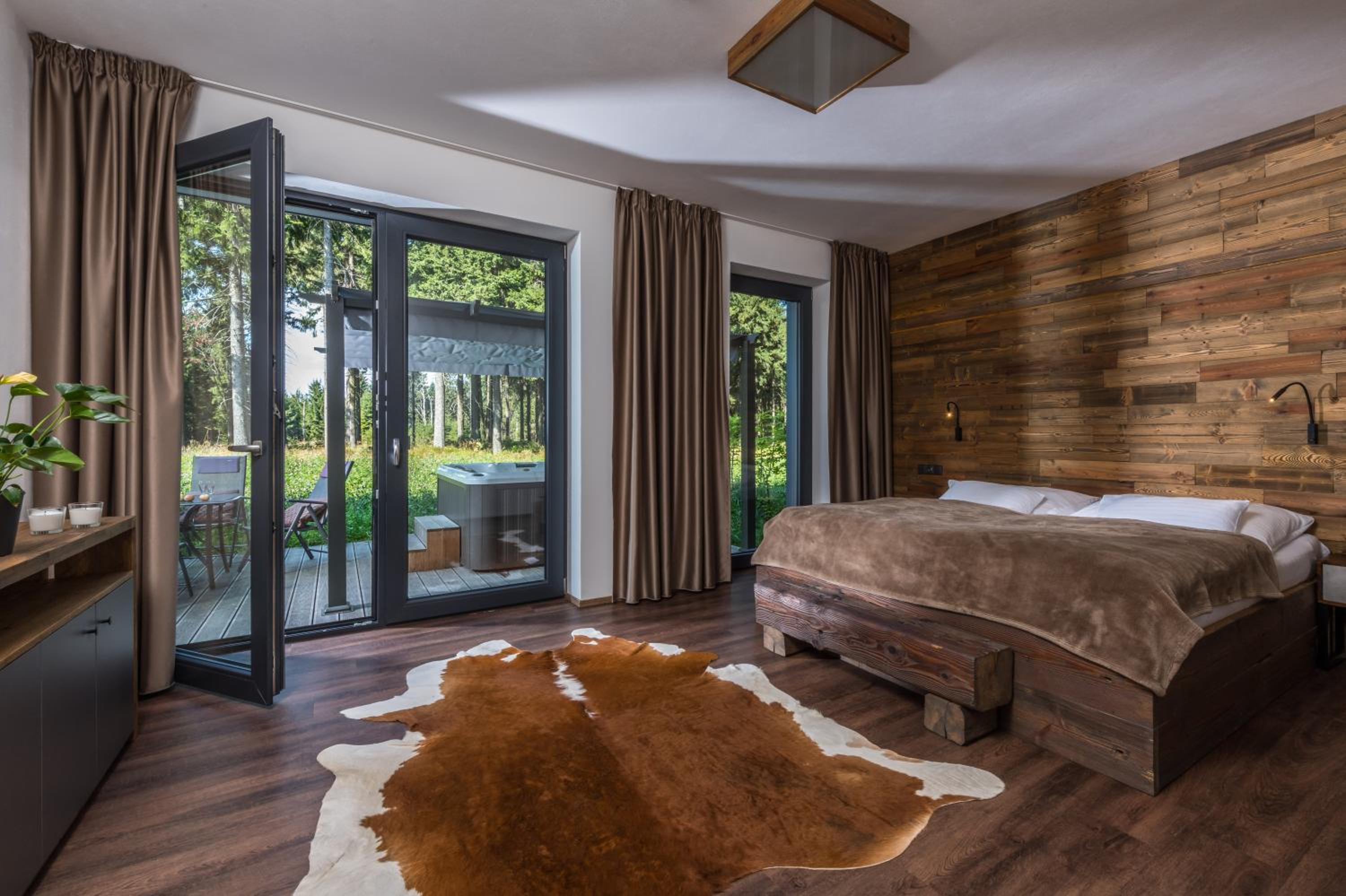 Apartment with Outdoor Jacuzzi photo 1