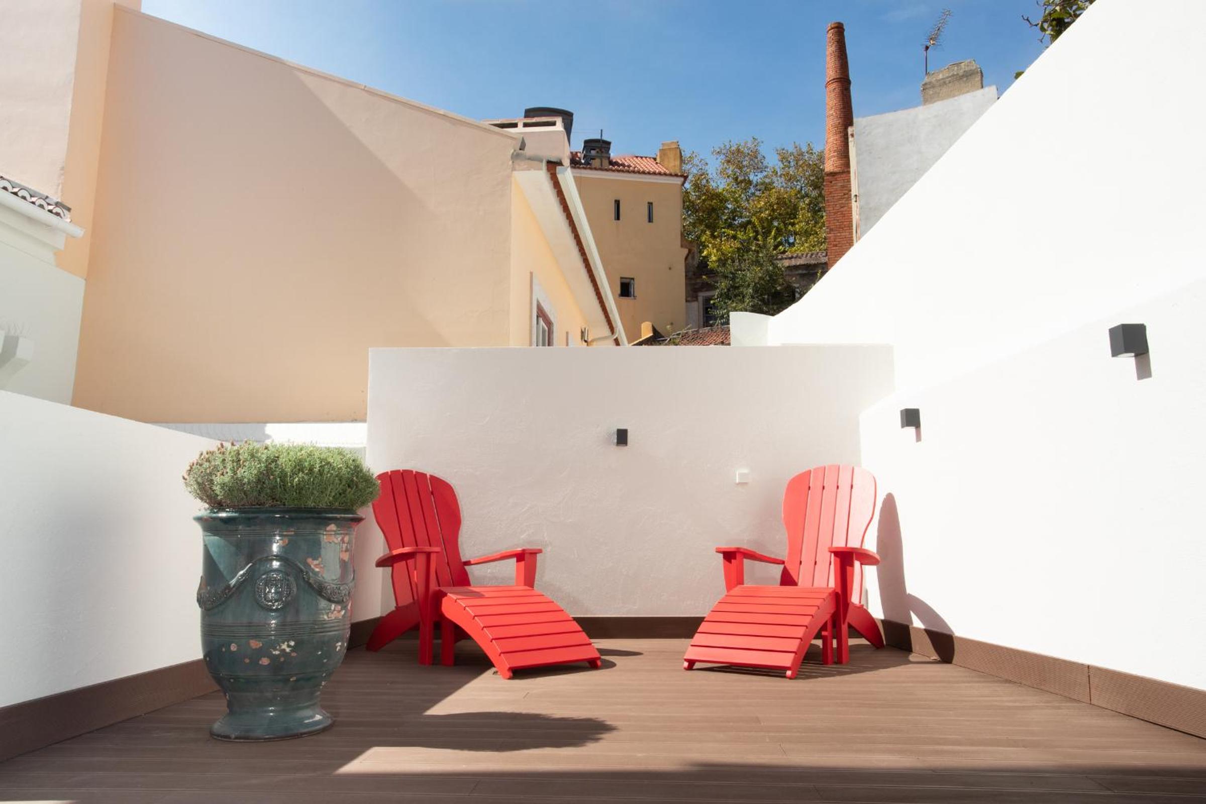 One-Bedroom Apartment with Terrace and River View photo 3