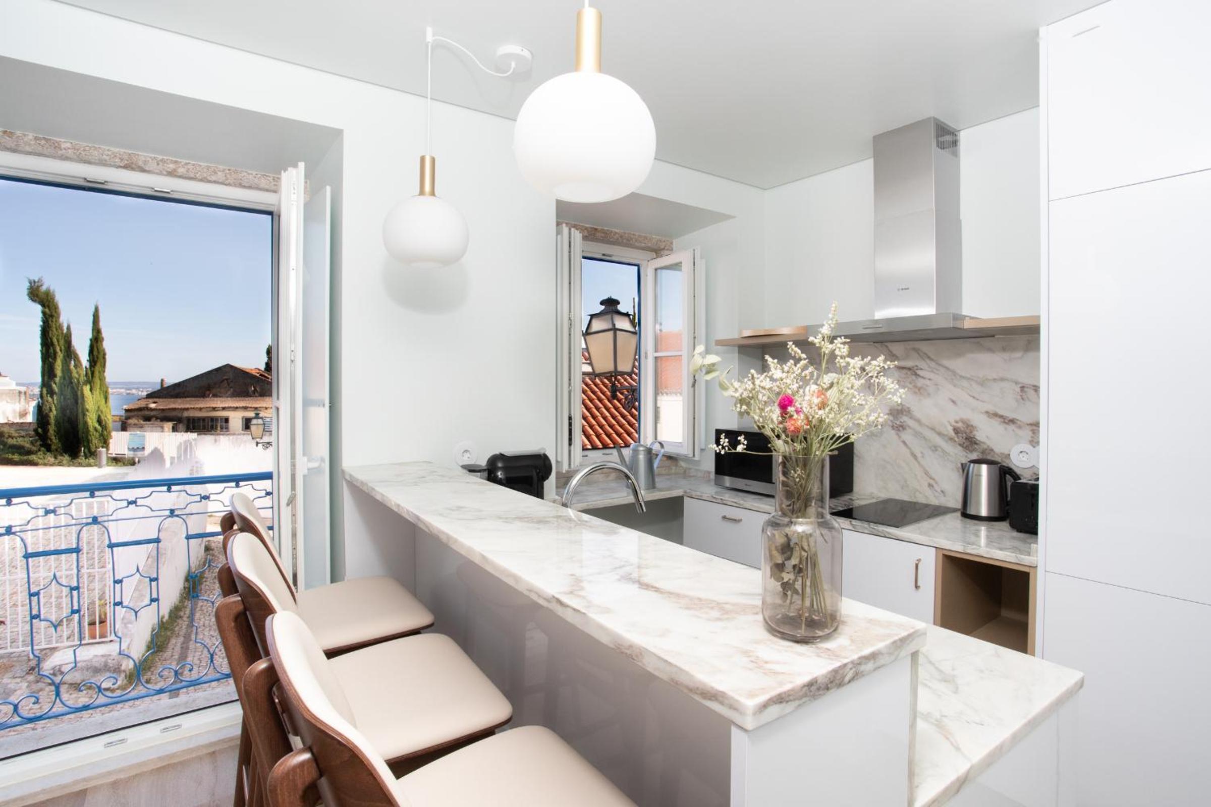 One-Bedroom Apartment with Terrace and River View photo 2