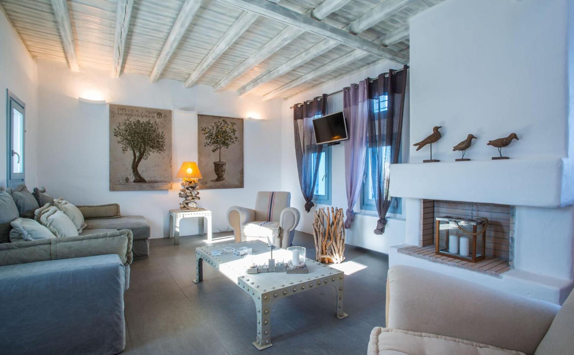 Seven-Bedroom Villa photo 3