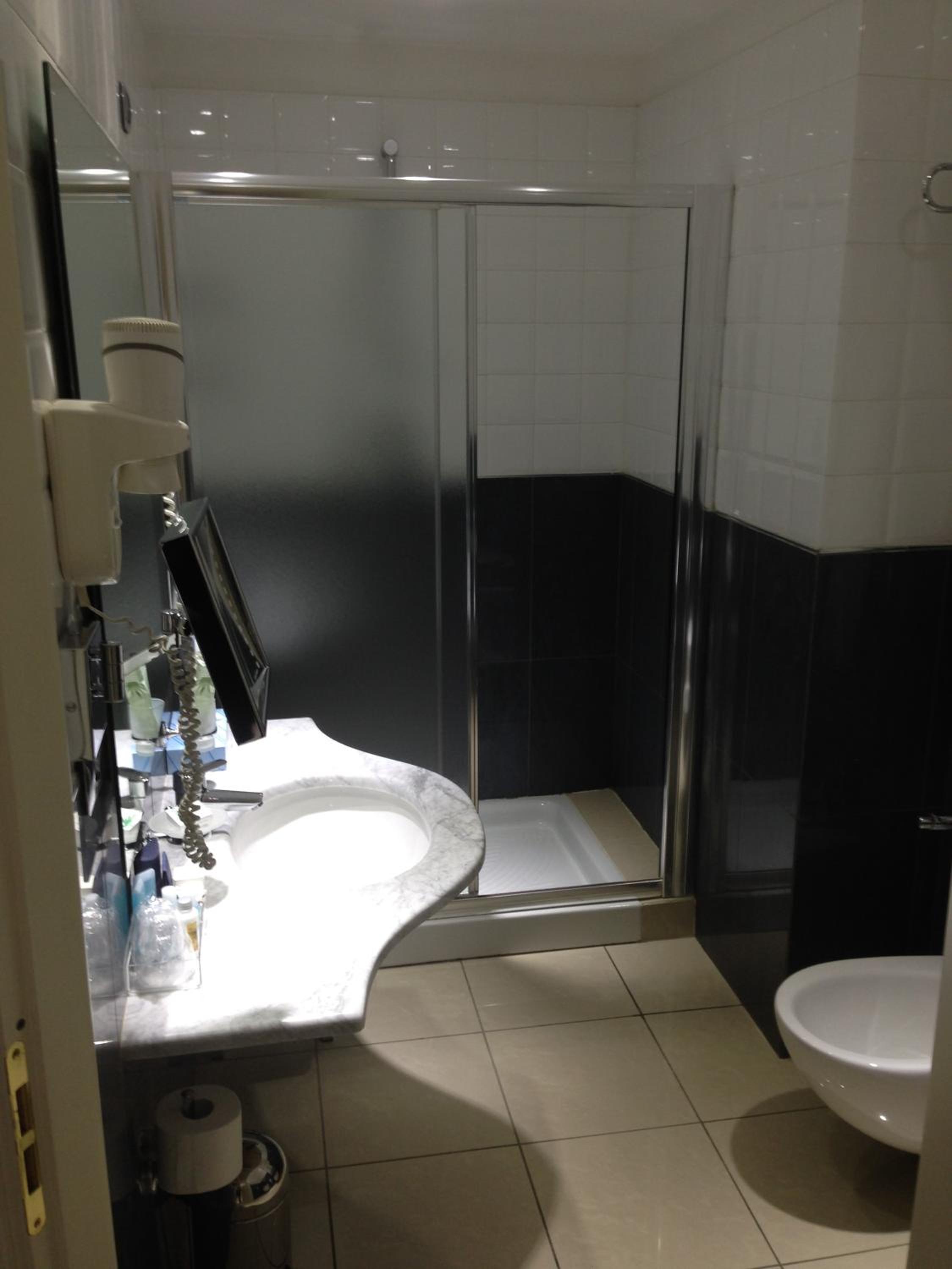 Deluxe Double Room With Bath photo 3