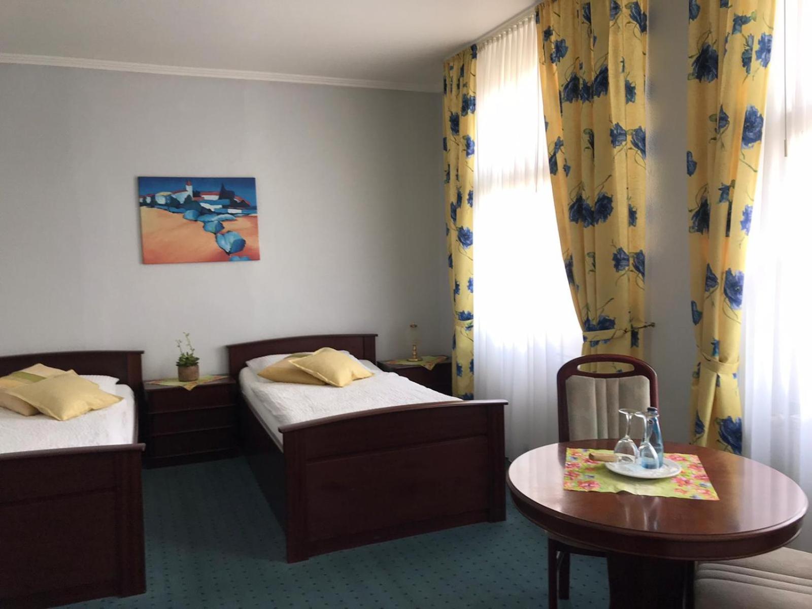 Standard Twin Room - Photo 2